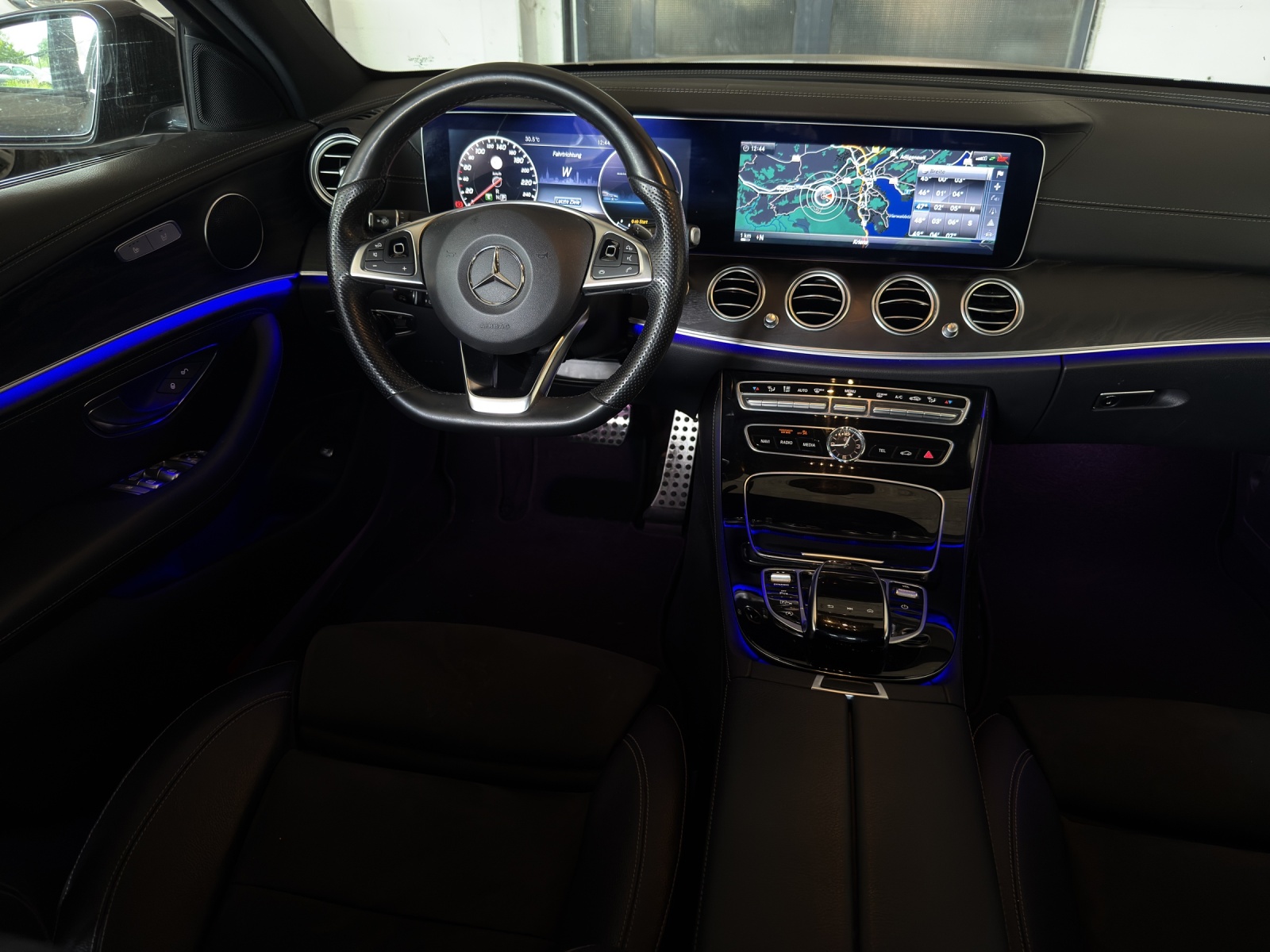 MERCEDES-BENZ E 350 d AMG Line 9G-Tronic-image-10
