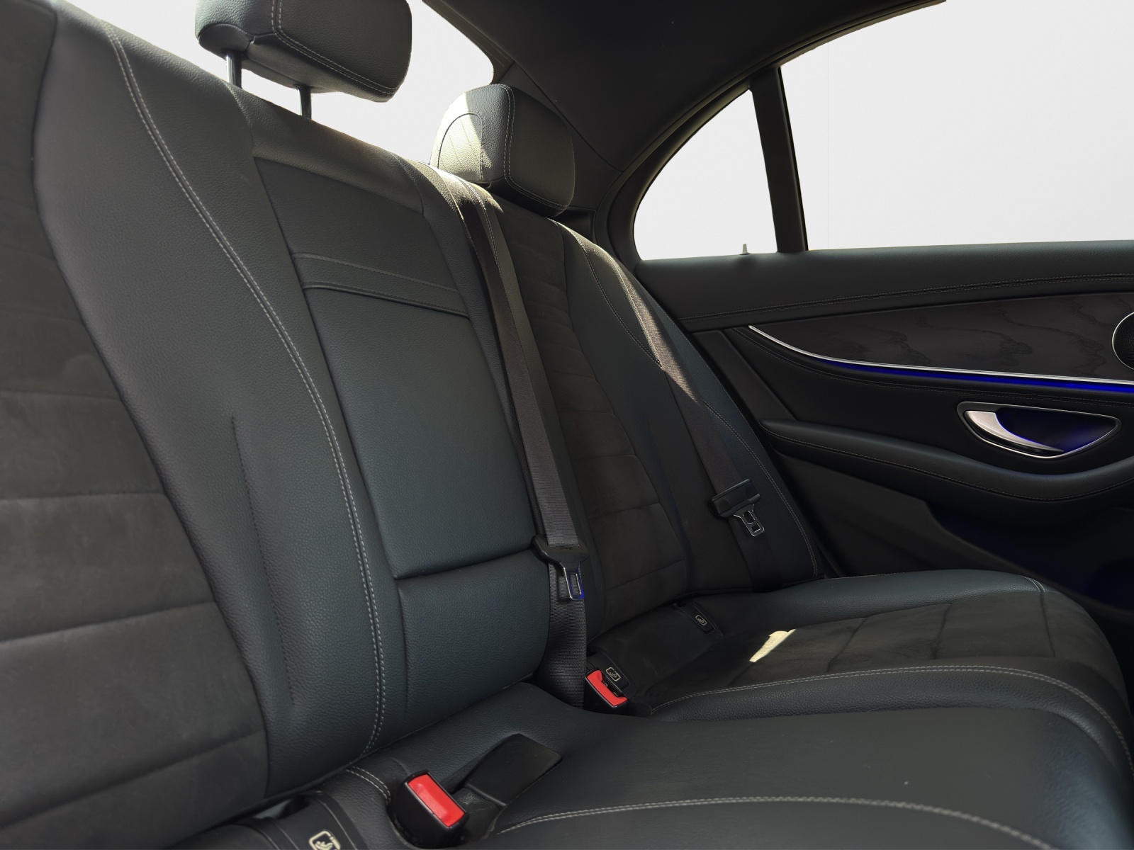 MERCEDES-BENZ E 350 d AMG Line 9G-Tronic-image-22
