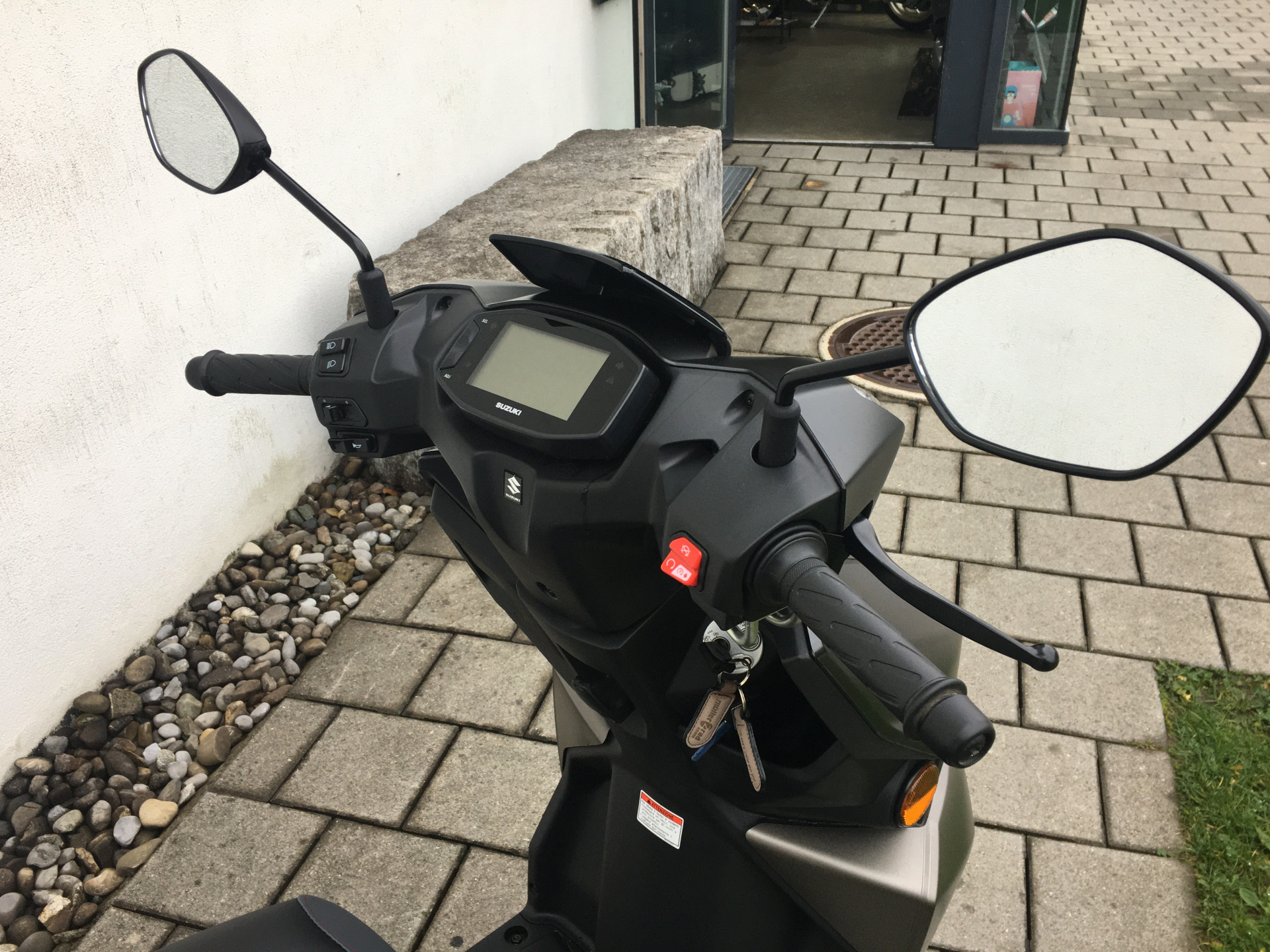 SUZUKI UN 125 Avenis-image-2