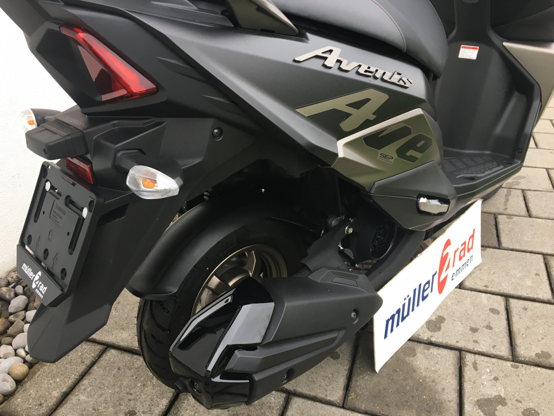 SUZUKI UN 125 Avenis-image-3