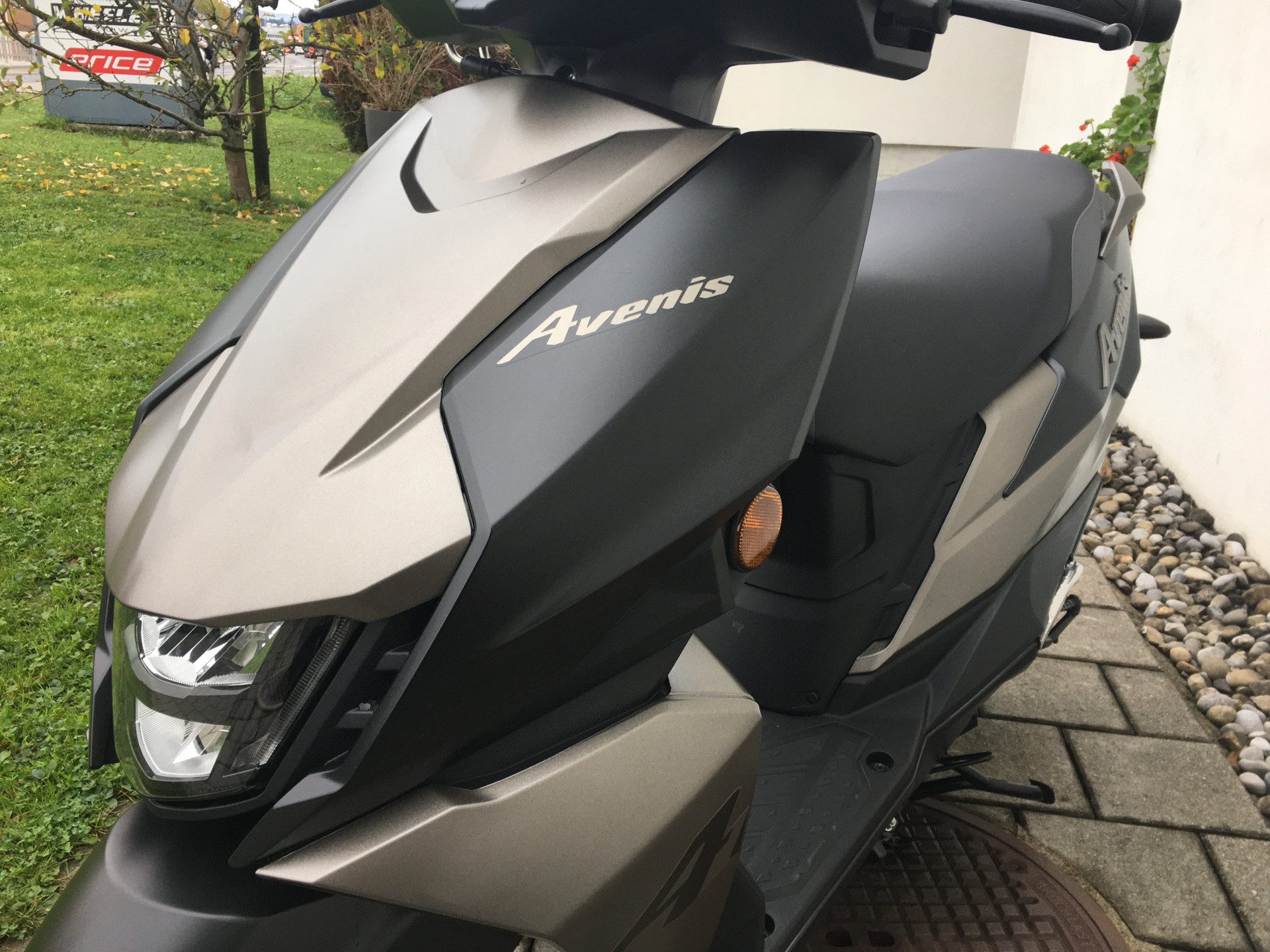 SUZUKI UN 125 Avenis-image-1