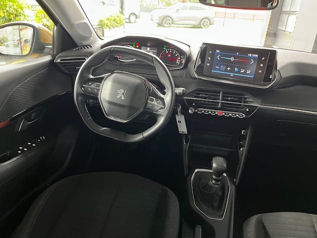 PEUGEOT 208 1.2 PureTech Allure EAT8-image-5