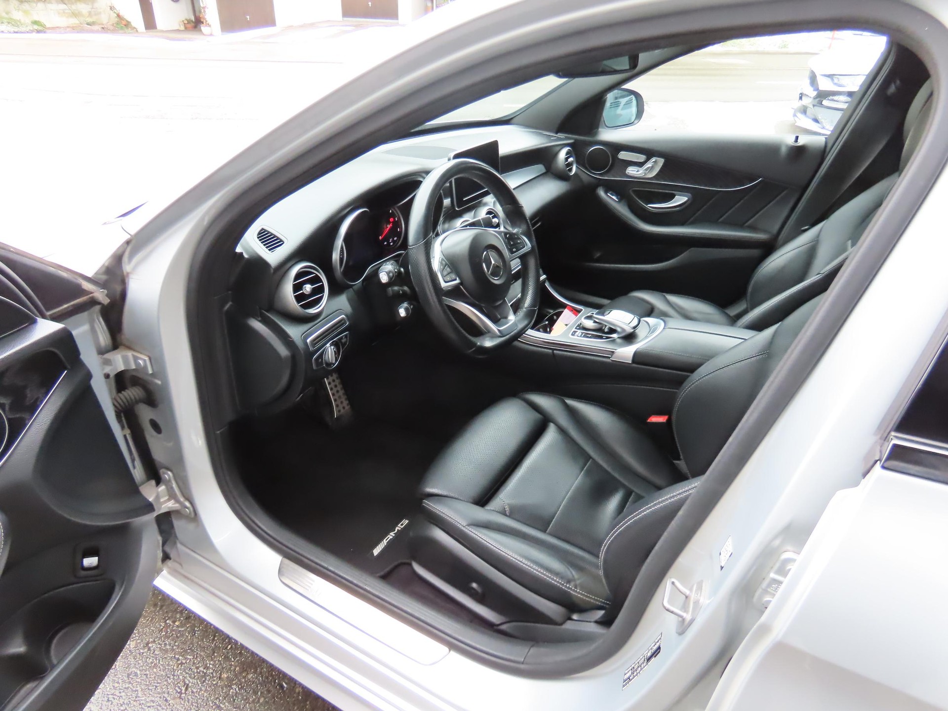 MERCEDES-BENZ C 250 d AMG Line 4m Kombi-image-6