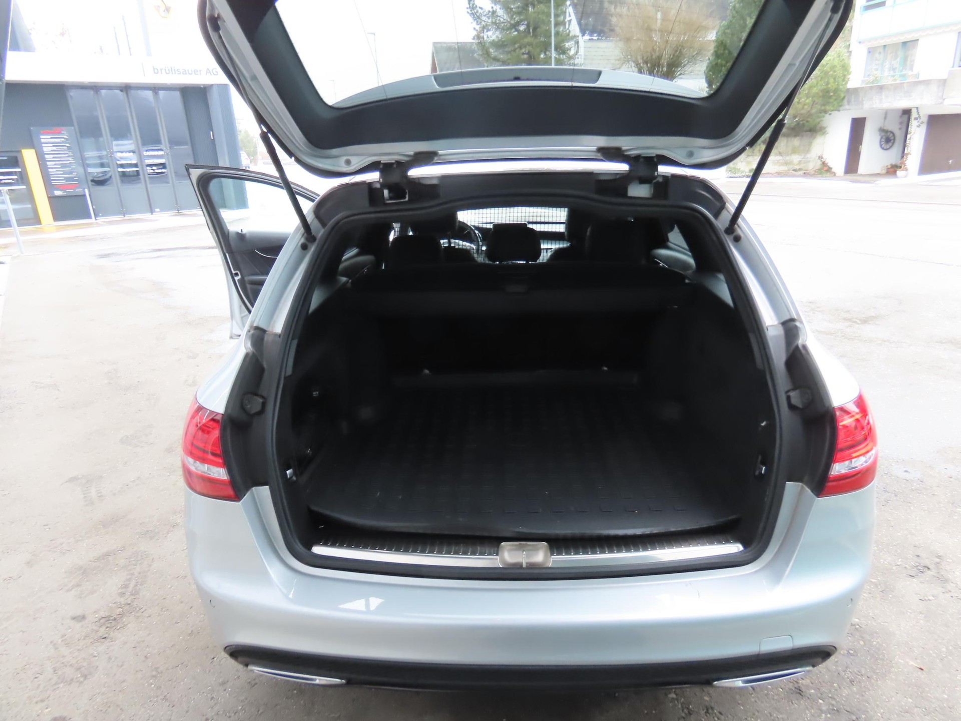 MERCEDES-BENZ C 250 d AMG Line 4m Kombi-image-8