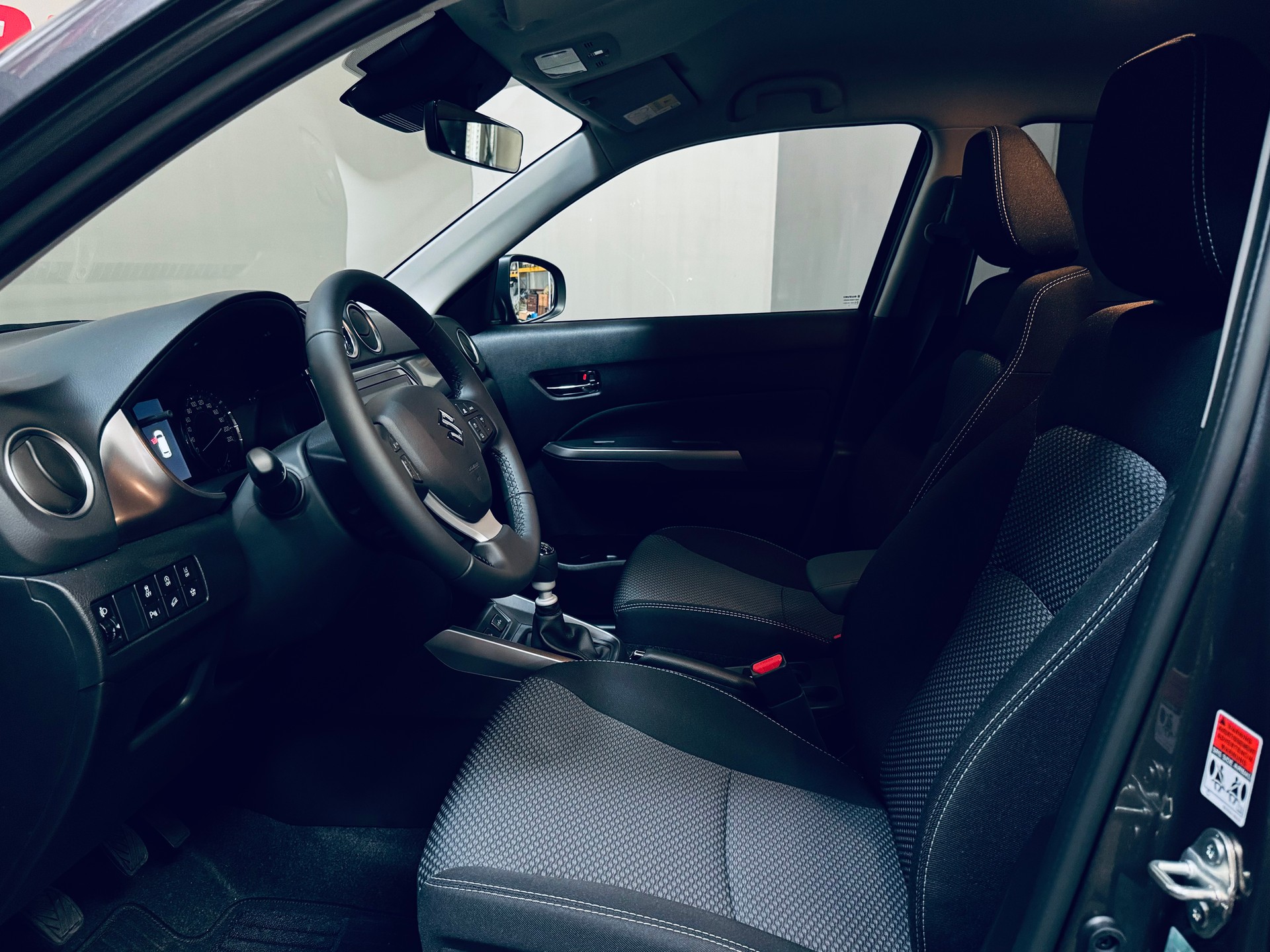 SUZUKI Vitara 1.4 Boosterjet Compact + 4x4 Hybrid Automatic-image-12