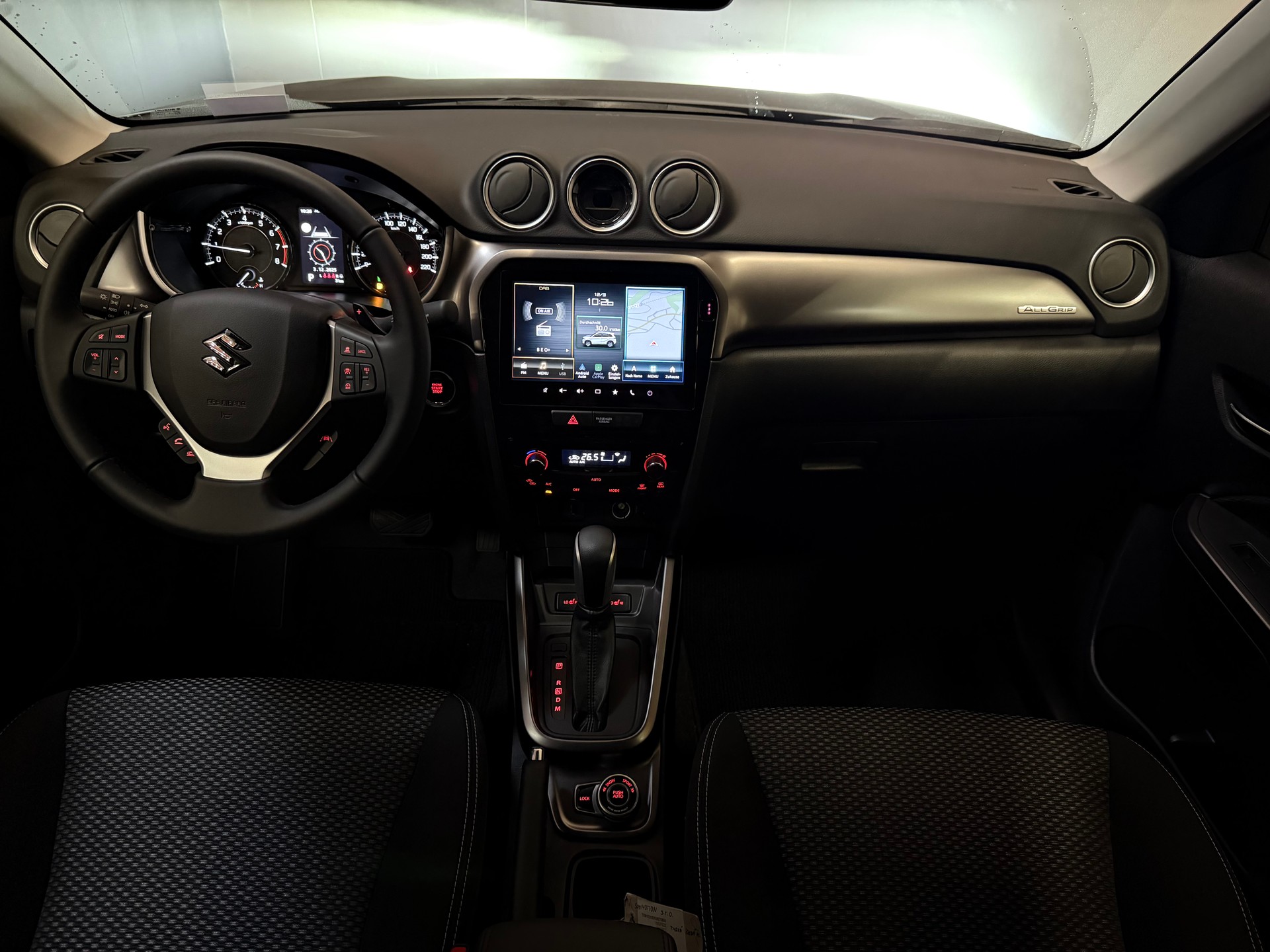 SUZUKI Vitara 1.4 Boosterjet Compact + 4x4 Hybrid Automatic-image-17