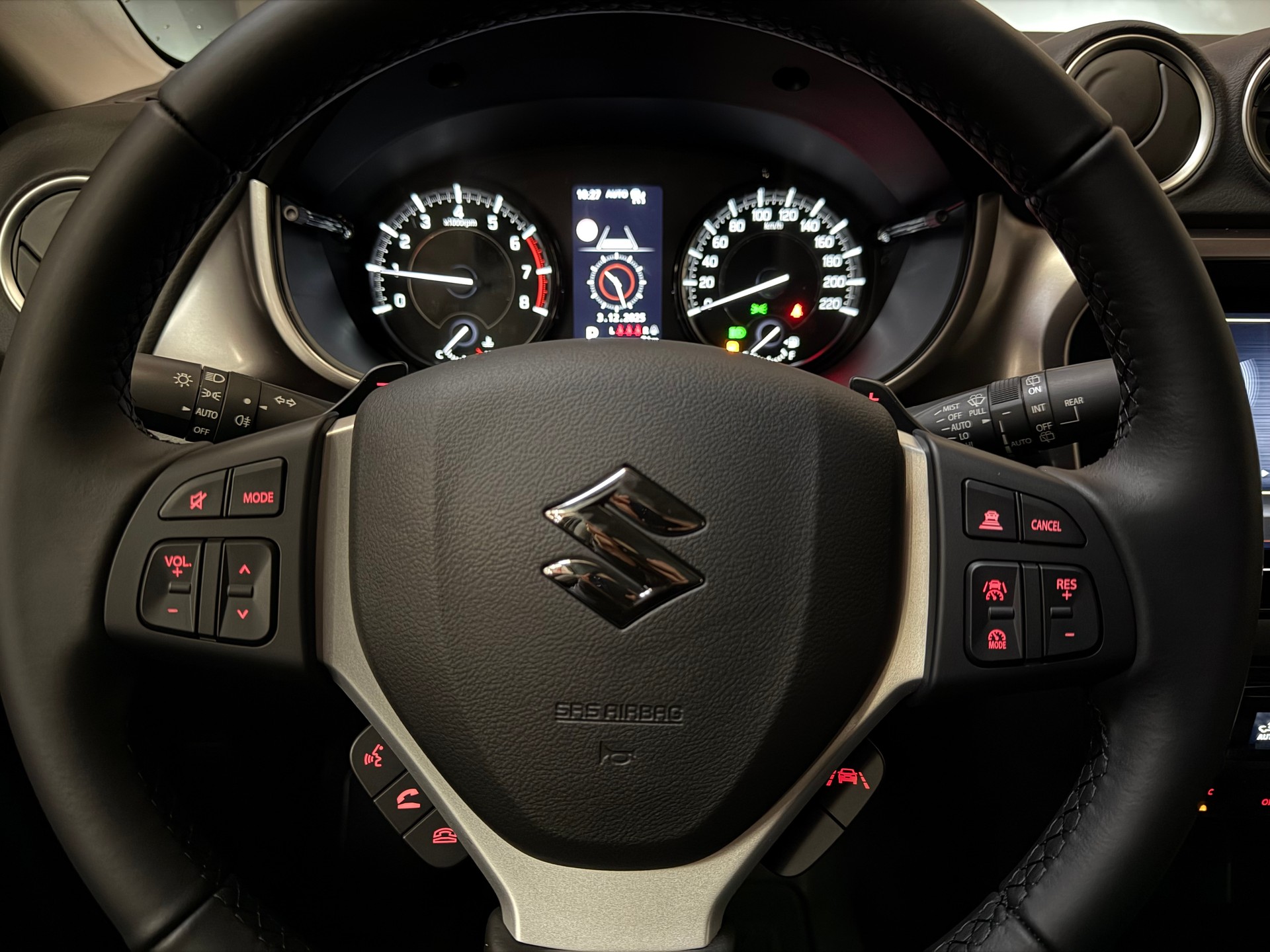 SUZUKI Vitara 1.4 Boosterjet Compact + 4x4 Hybrid Automatic-image-23