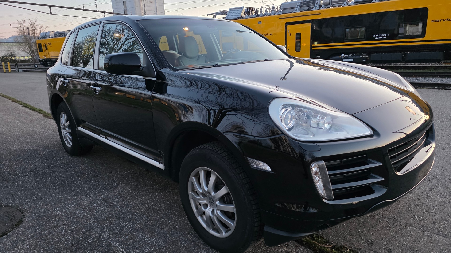 PORSCHE Cayenne-image-2