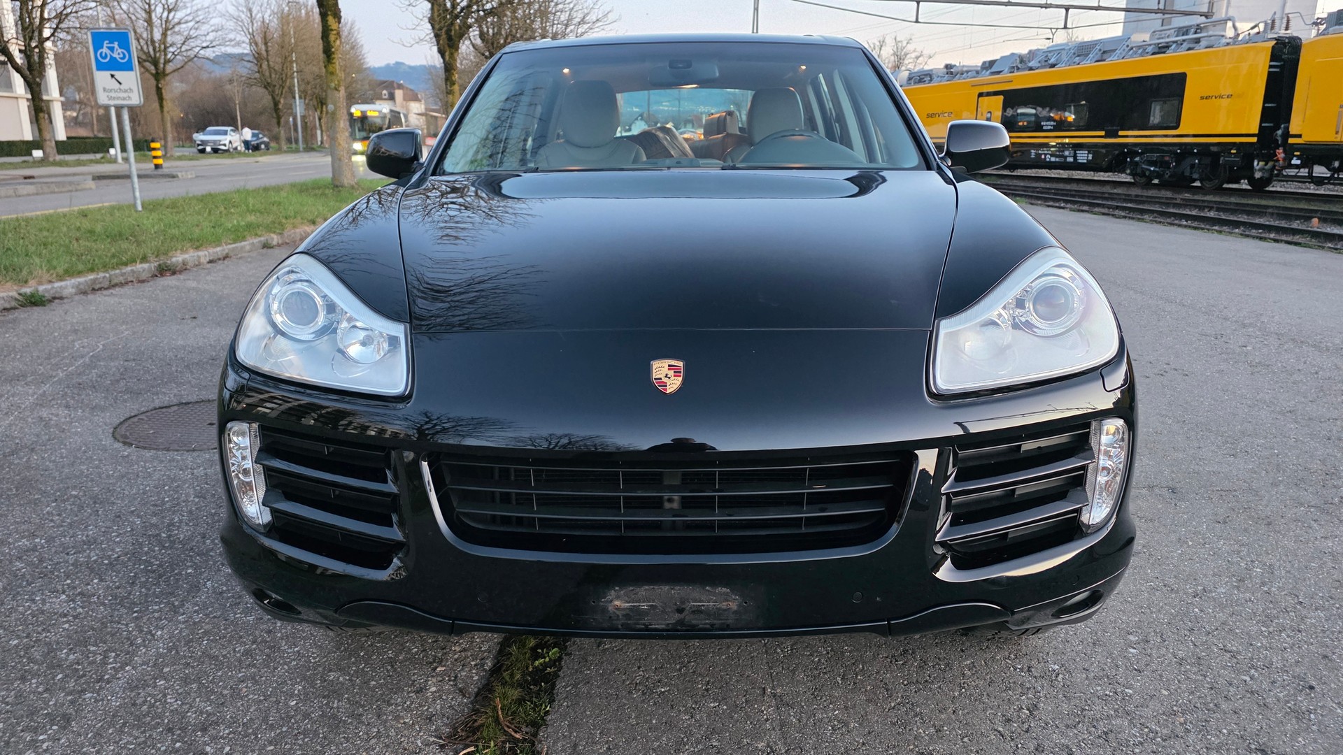 PORSCHE Cayenne-image-1
