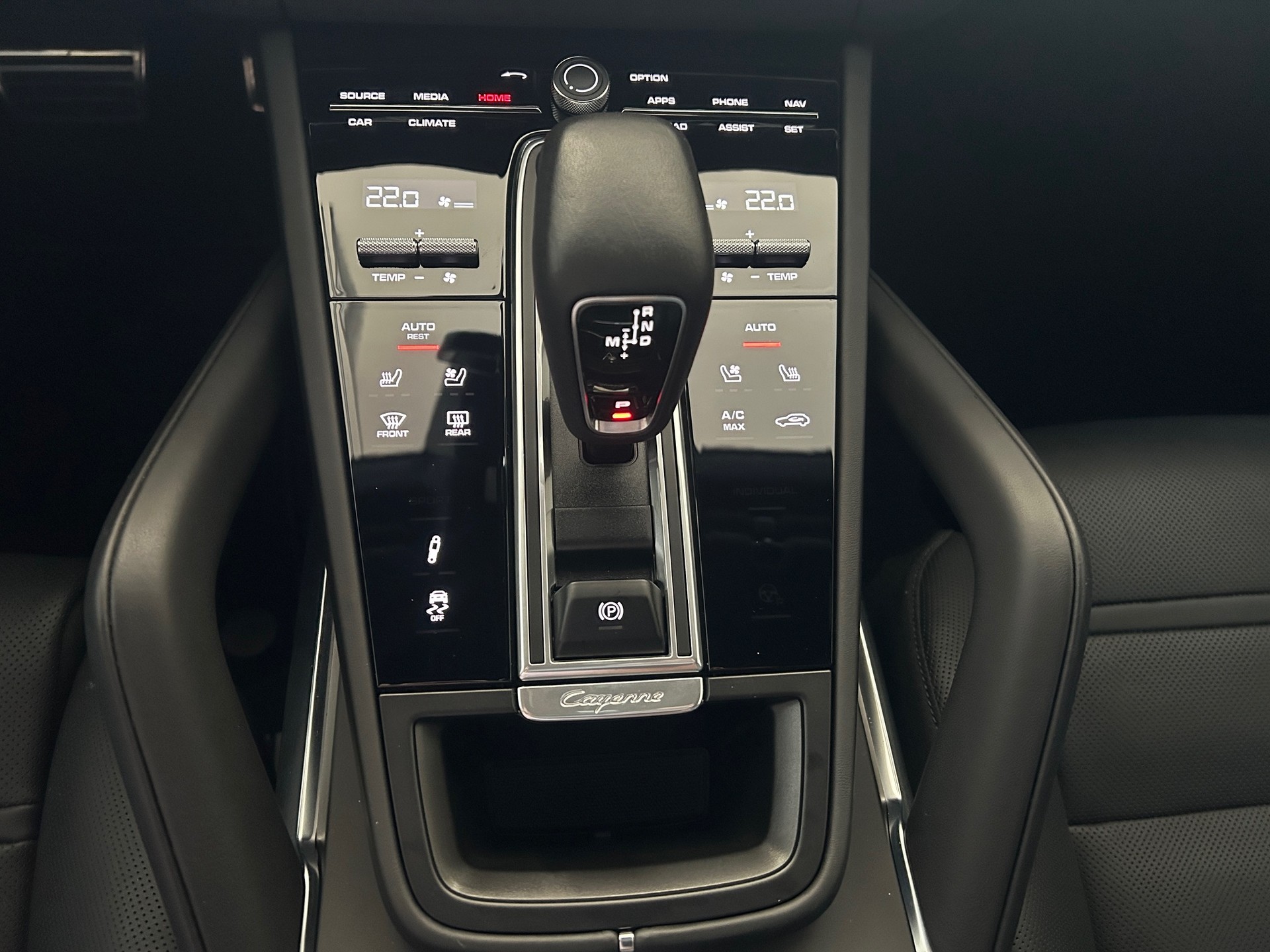 PORSCHE Cayenne Turbo *CH Fahrzeug*Nachtsichtkamera*Carbon Paket*Abstandregeltempomat*-image-13