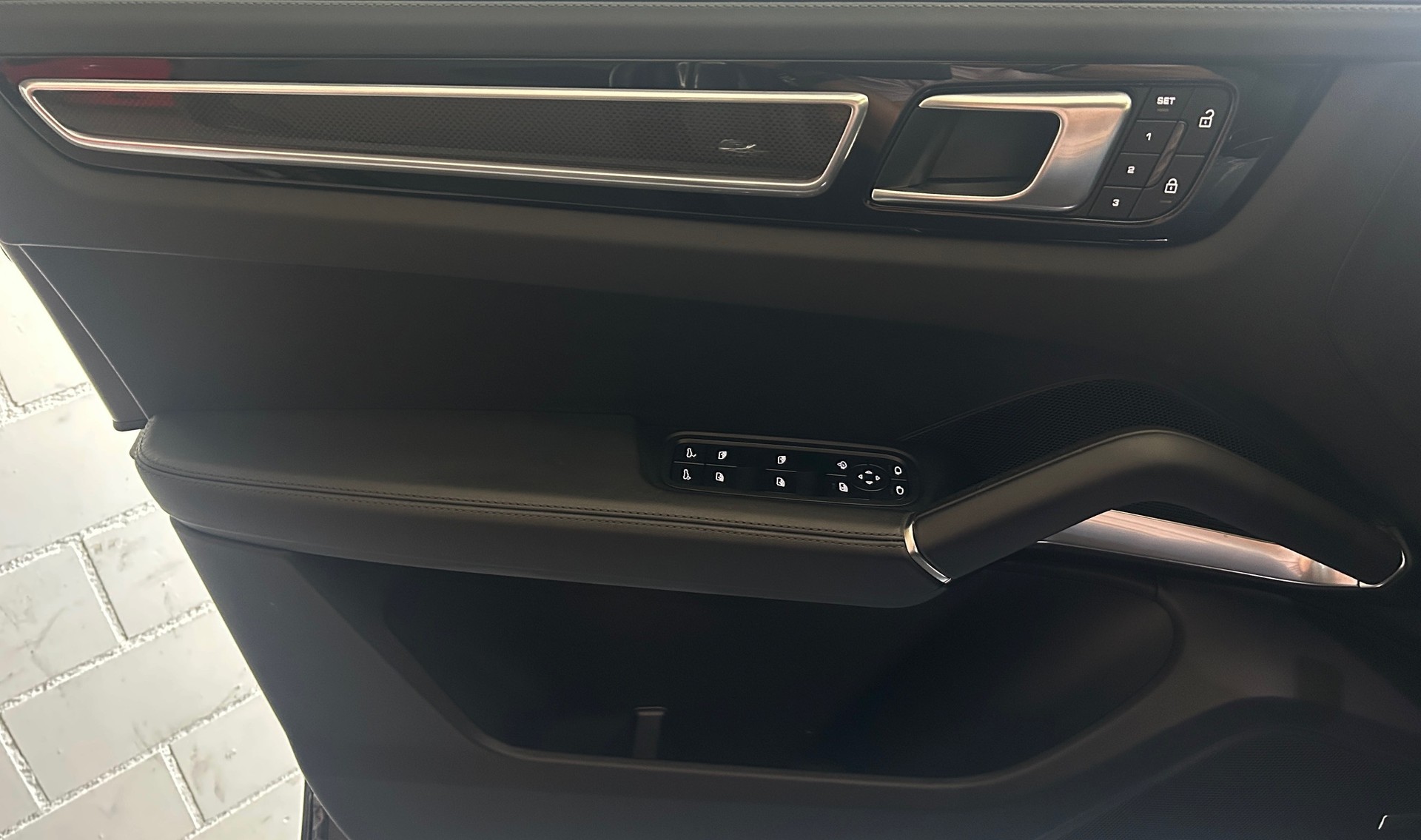 PORSCHE Cayenne Turbo *CH Fahrzeug*Nachtsichtkamera*Carbon Paket*Abstandregeltempomat*-image-10