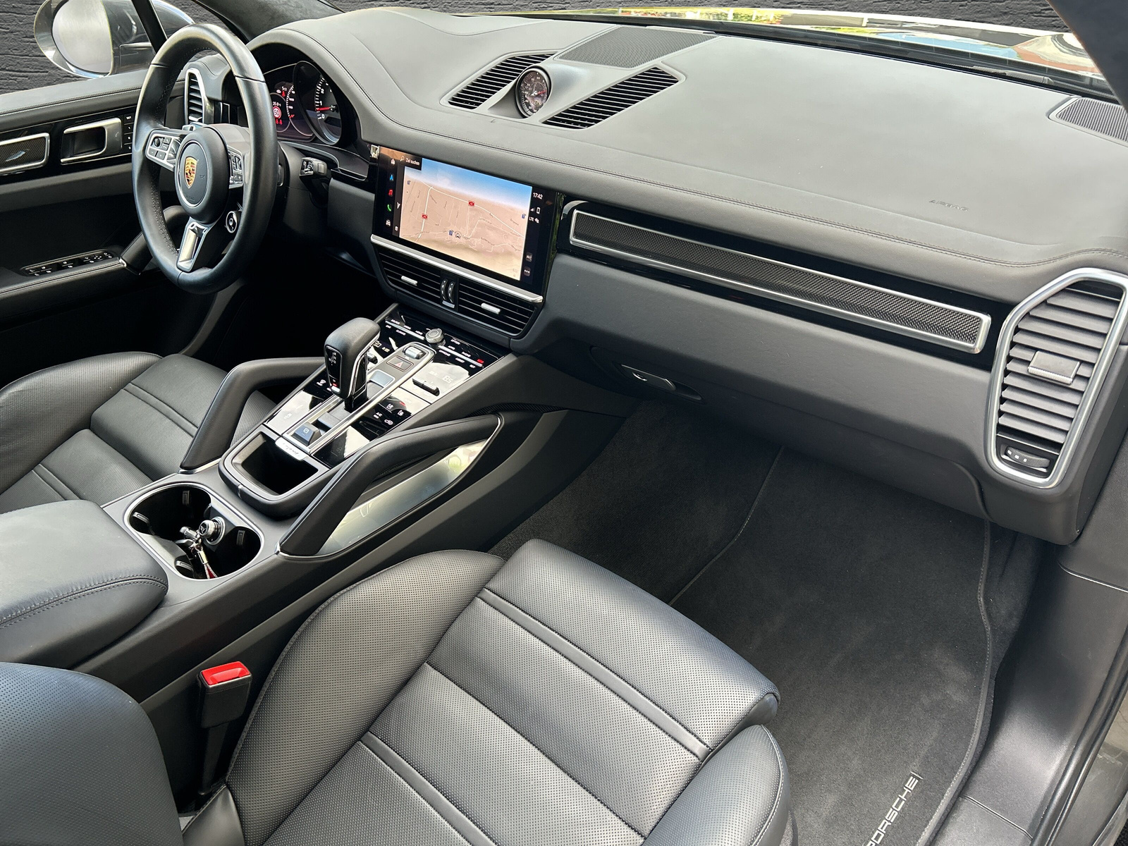 PORSCHE Cayenne Turbo *CH Fahrzeug*Nachtsichtkamera*Carbon Paket*Abstandregeltempomat*-image-8