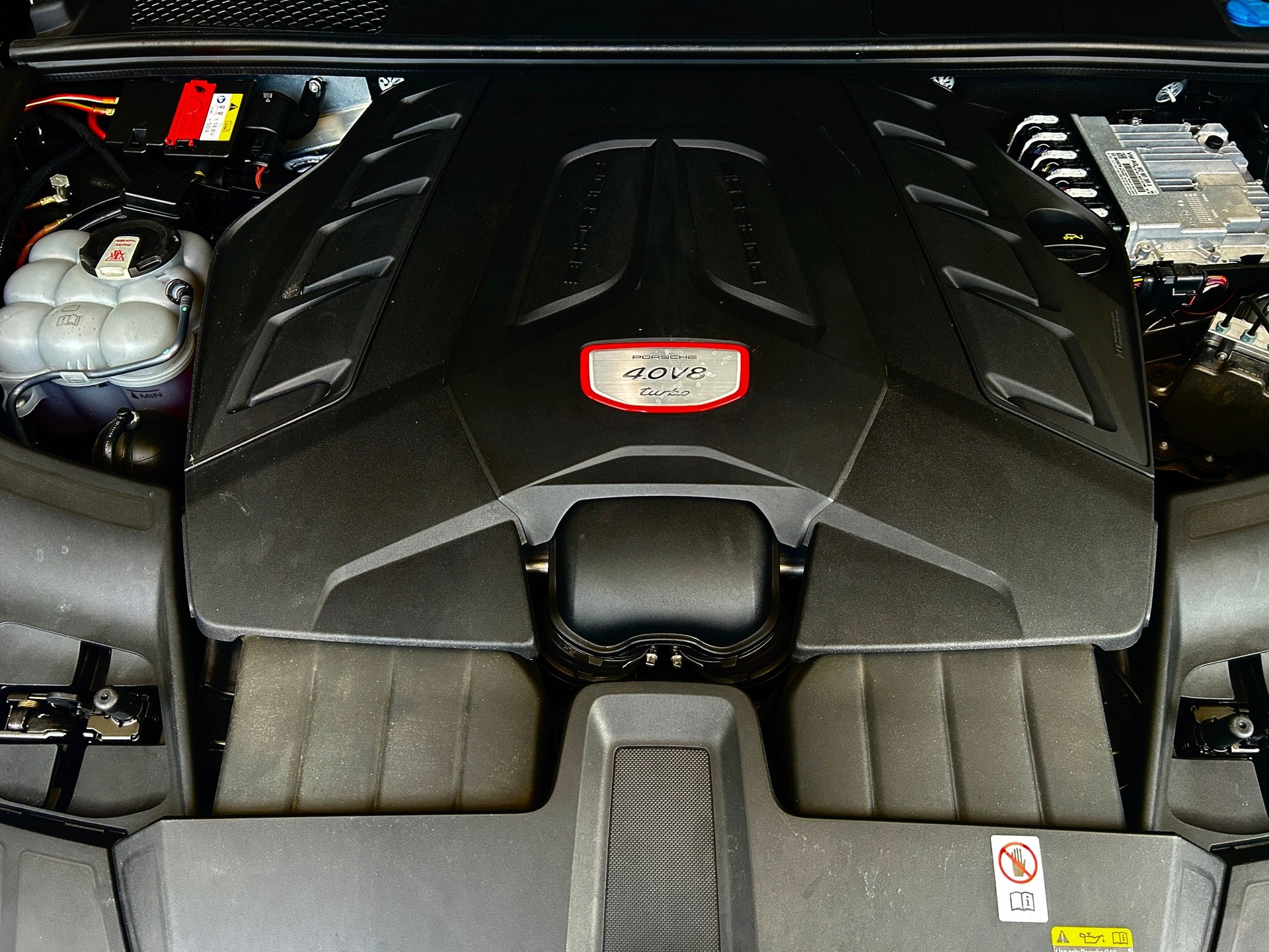 PORSCHE Cayenne Turbo *CH Fahrzeug*Nachtsichtkamera*Carbon Paket*Abstandregeltempomat*-image-28