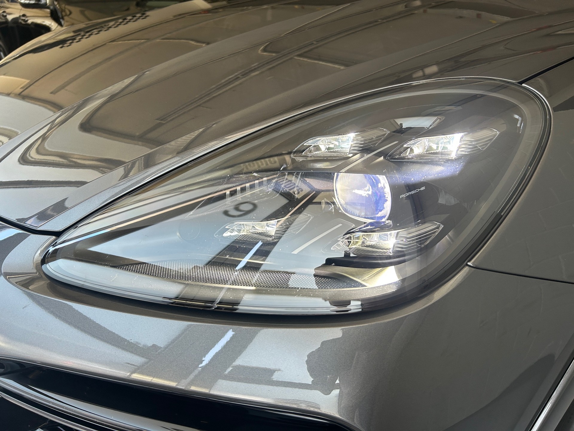 PORSCHE Cayenne Turbo *CH Fahrzeug*Nachtsichtkamera*Carbon Paket*Abstandregeltempomat*-image-26