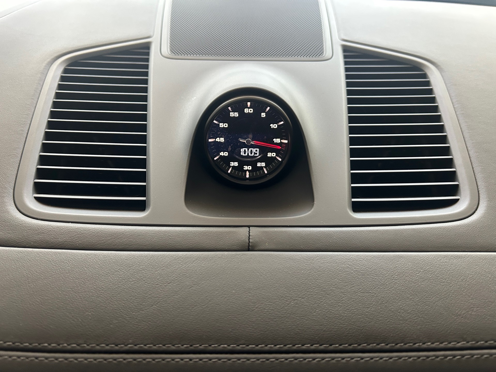 PORSCHE Cayenne Turbo *CH Fahrzeug*Nachtsichtkamera*Carbon Paket*Abstandregeltempomat*-image-16