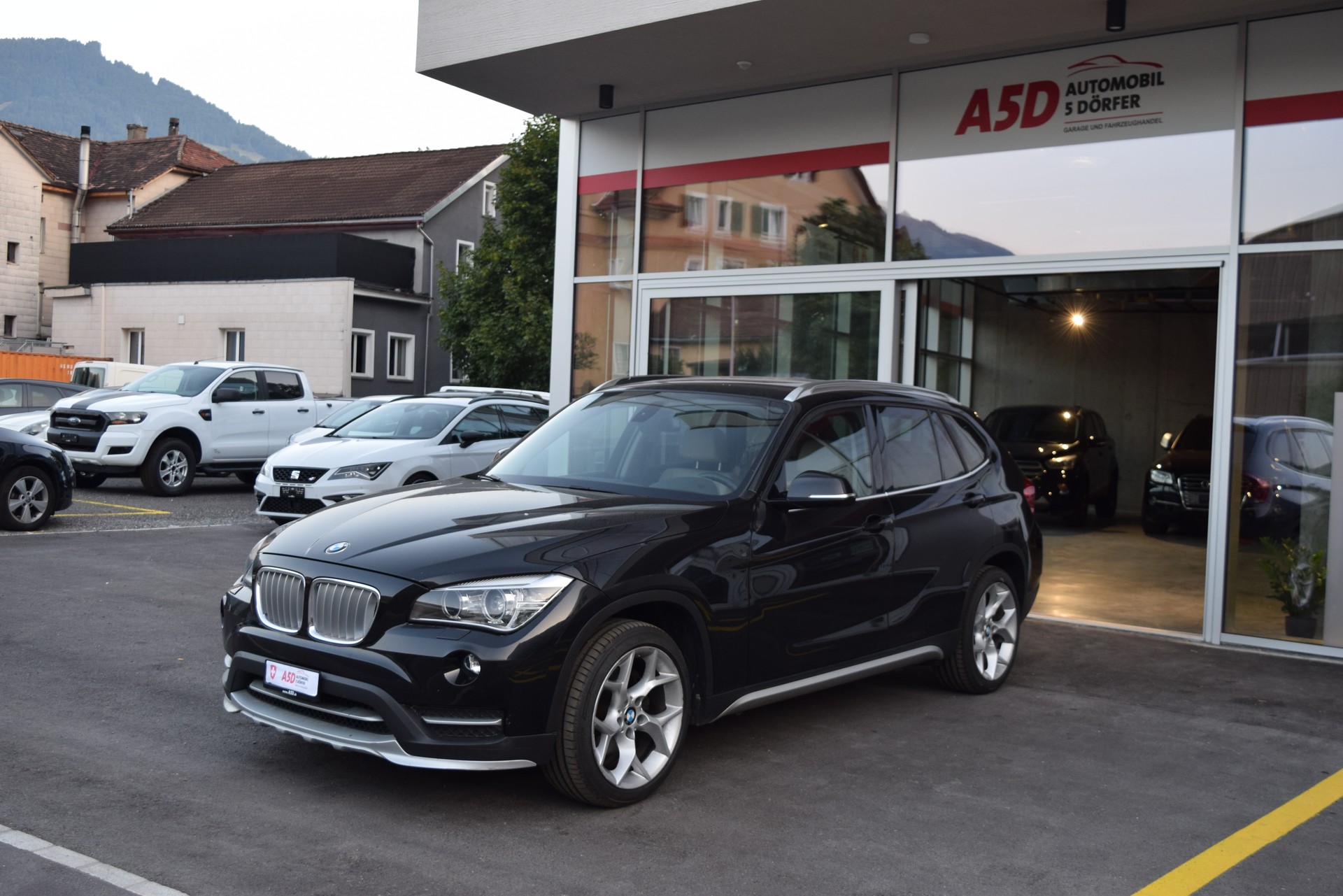 BMW X1 xDrive 25d Steptronic-showroom-element-1