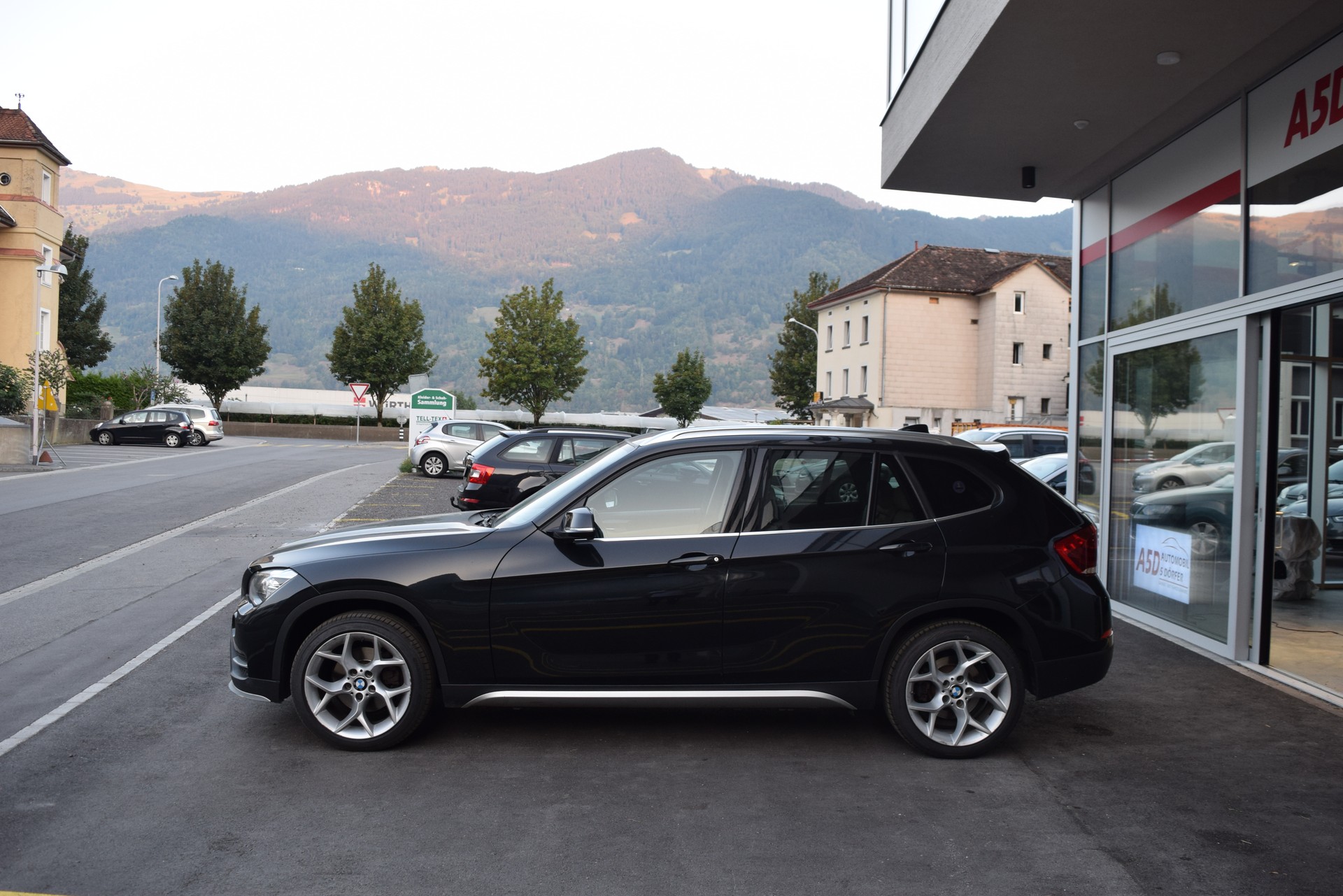BMW X1 xDrive 25d Steptronic-showroom-element-3