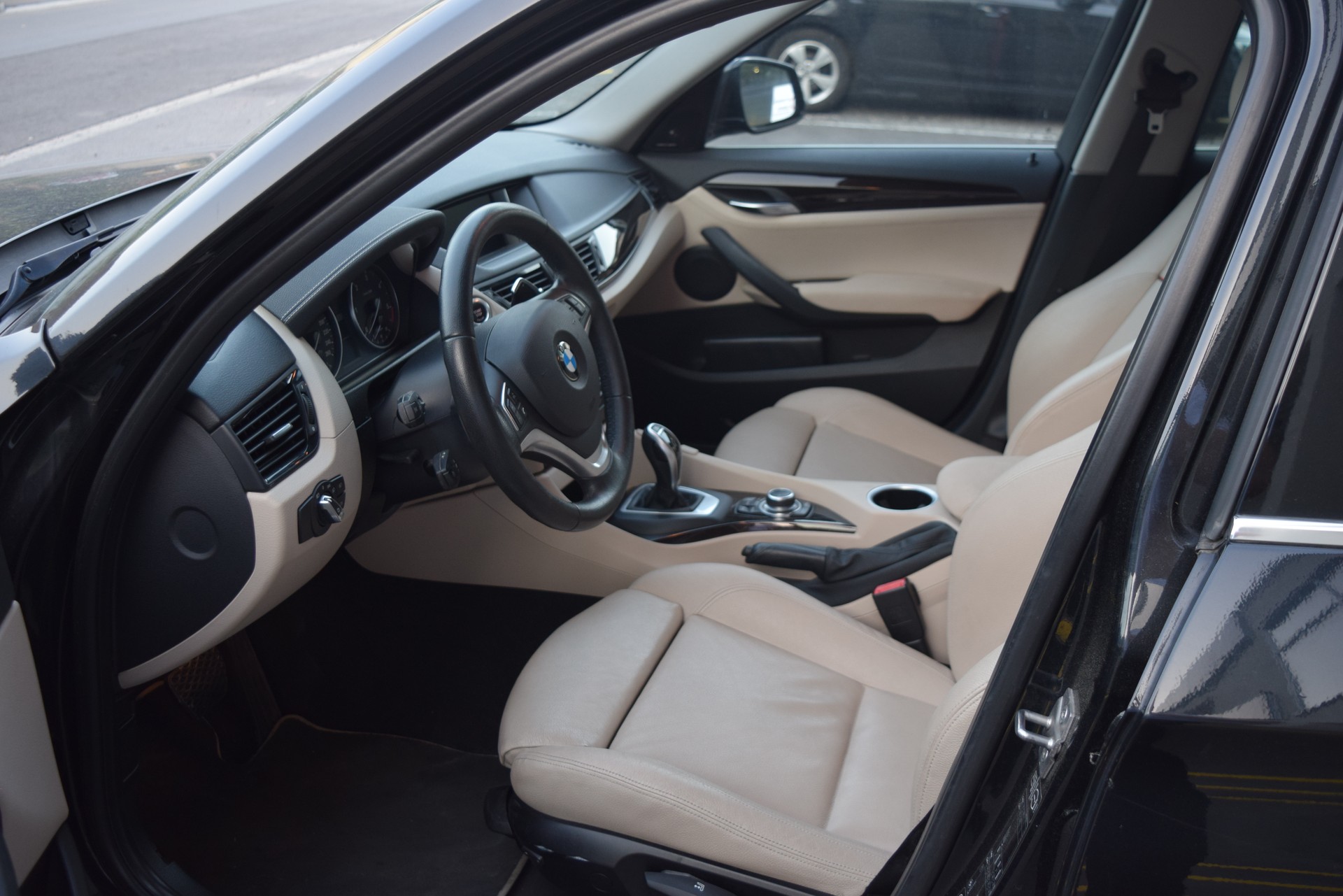 BMW X1 xDrive 25d Steptronic-image-15