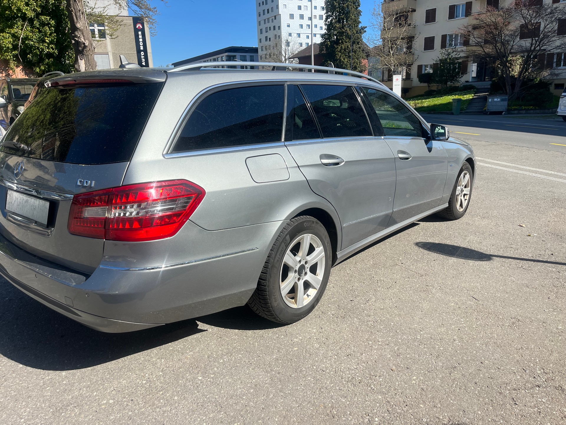 MERCEDES-BENZ E 220 CDI BlueEfficiency My Star Automatic-image-4