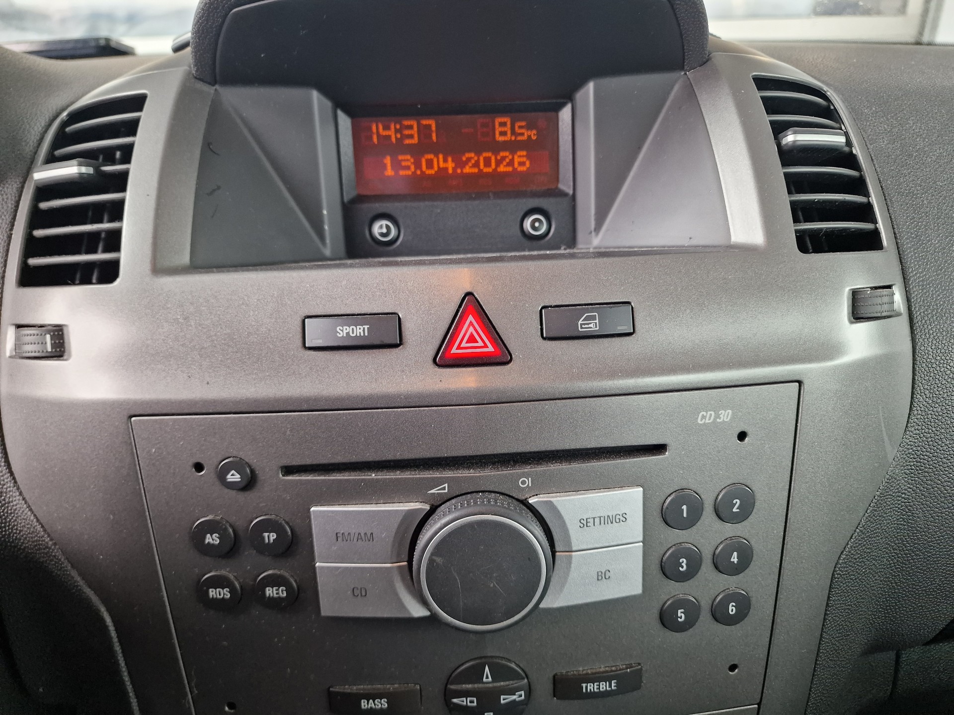 OPEL Zafira 2.2i 16V Cosmo 12Mt Gara Neu MFK-image-16