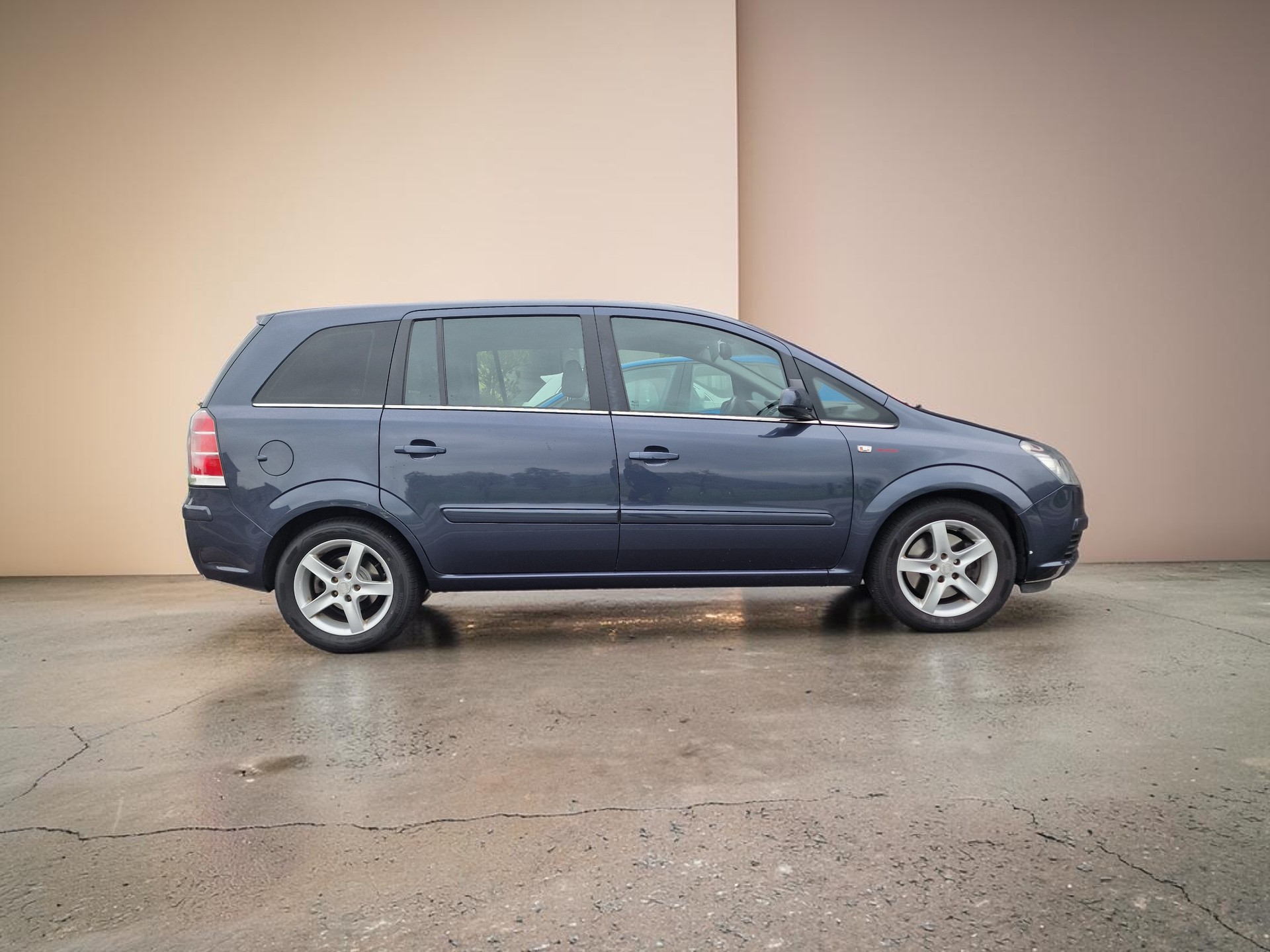 OPEL Zafira 2.2i 16V Cosmo 12Mt Gara Neu MFK-image-4