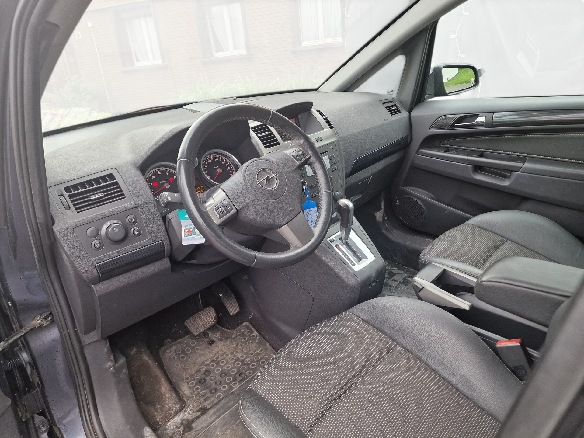 OPEL Zafira 2.2i 16V Cosmo 12Mt Gara Neu MFK-image-8