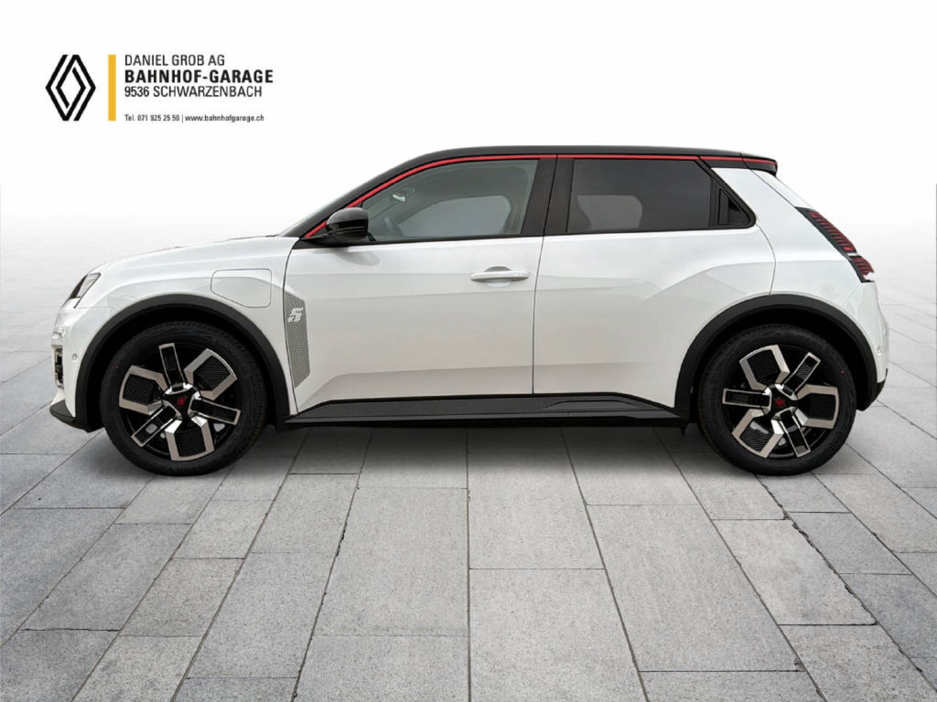 RENAULT R5 E-Tech Comfort Range techno-showroom-element-2