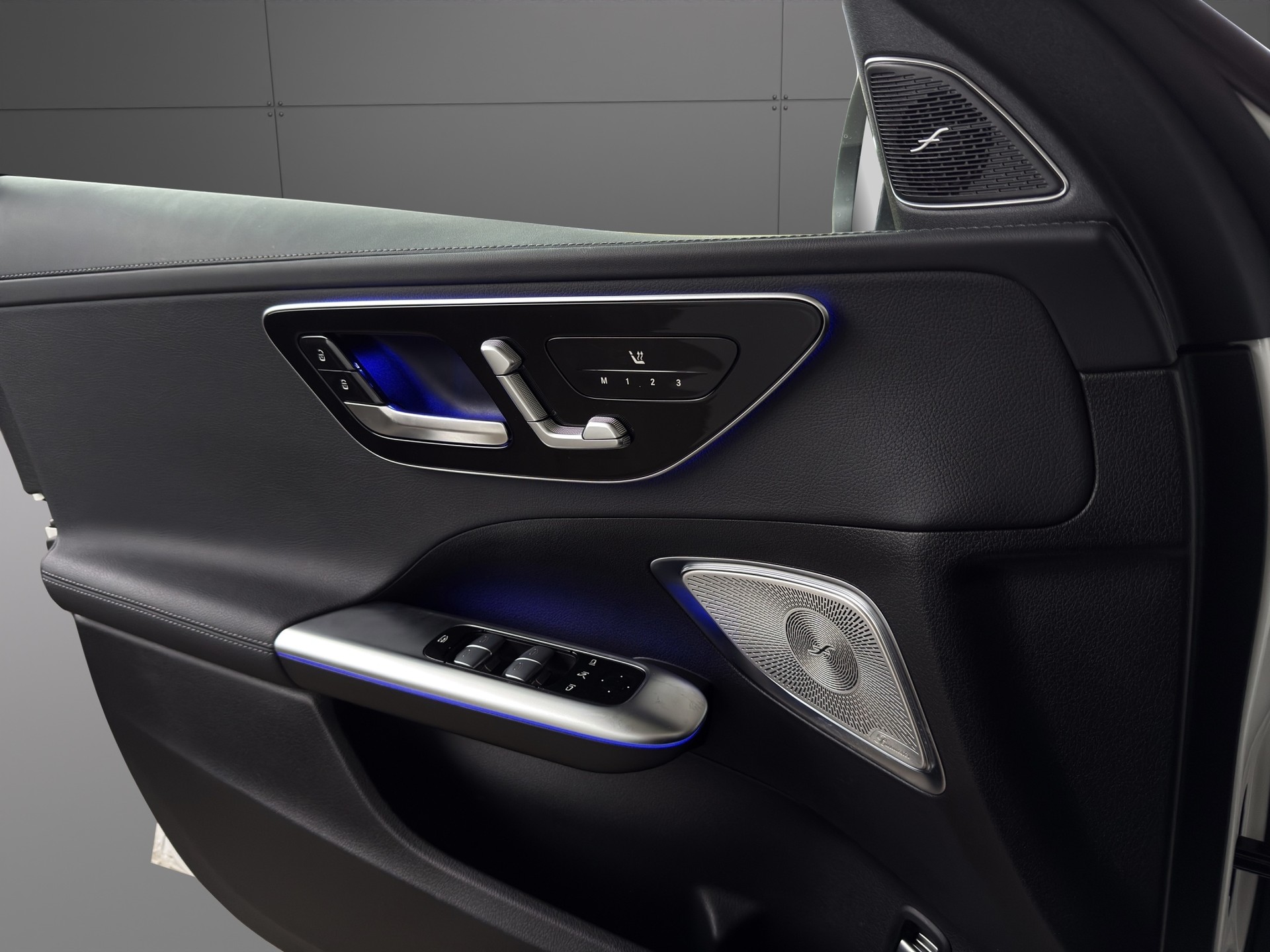 MERCEDES-BENZ C 300de T 4Matic AMG Line-image-14