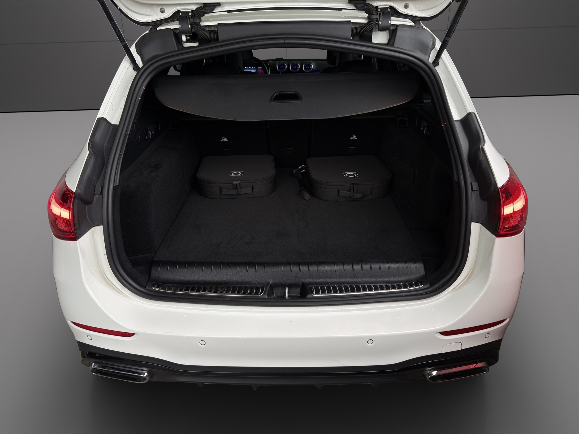 MERCEDES-BENZ C 300de T 4Matic AMG Line-image-4