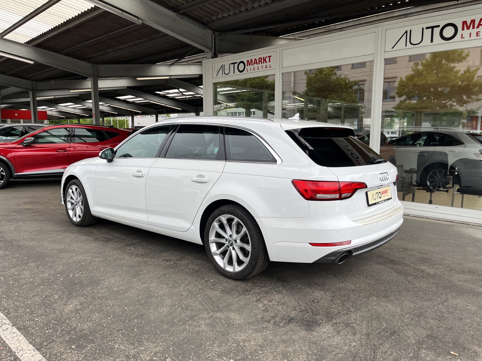 AUDI A4 Avant 2.0 TFSI Sport S-tronic-showroom-element-2