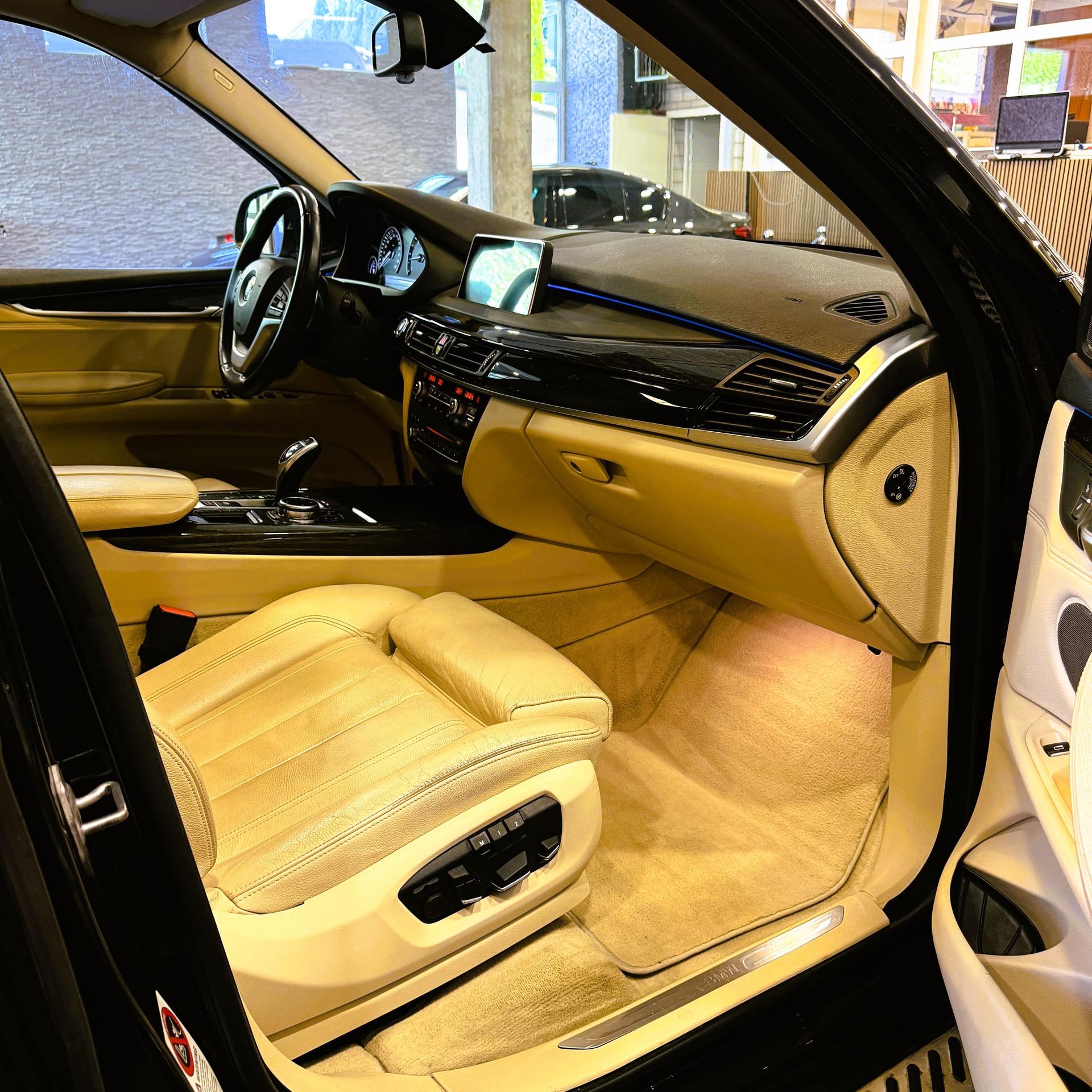 BMW X5 xDrive 30d Steptronic-image-24