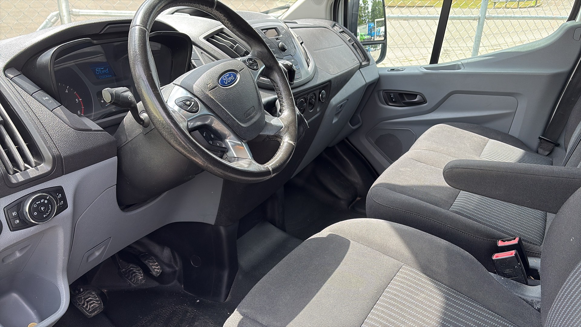 FORD Transit Van DCiV 330 L2 Ambiente 2.0 TDCi 130 FWD-image-7