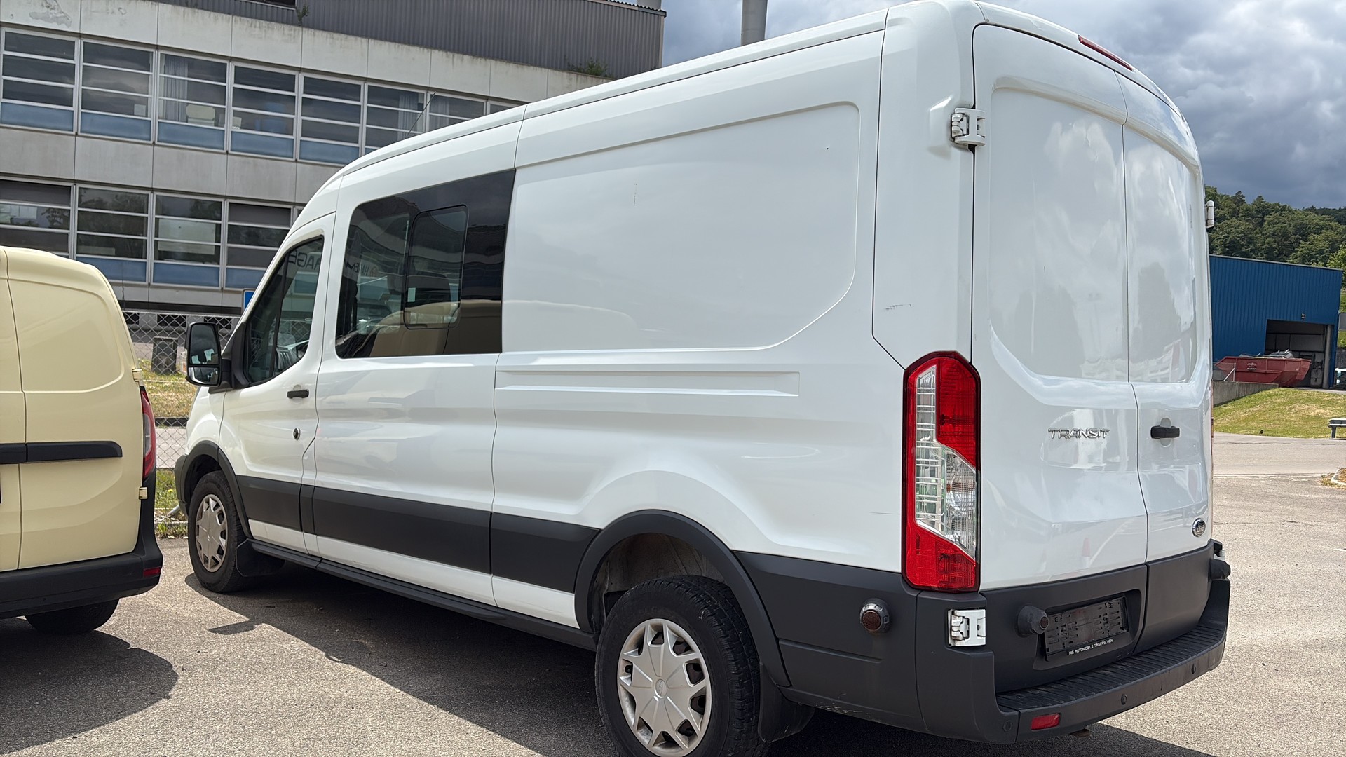 FORD Transit Van DCiV 330 L2 Ambiente 2.0 TDCi 130 FWD-image-1