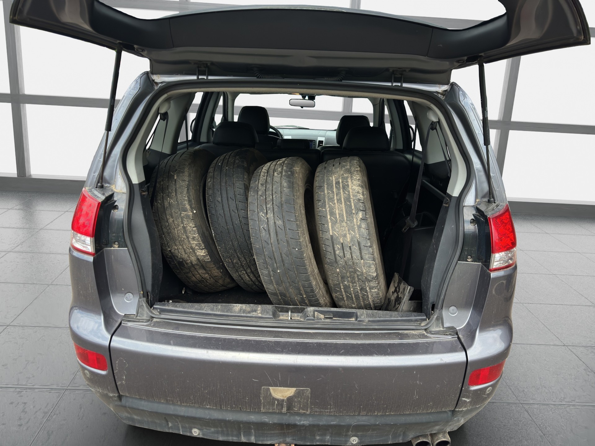 CITROEN C-Crosser 2.2 HDi Exclusive DCS6-image-8
