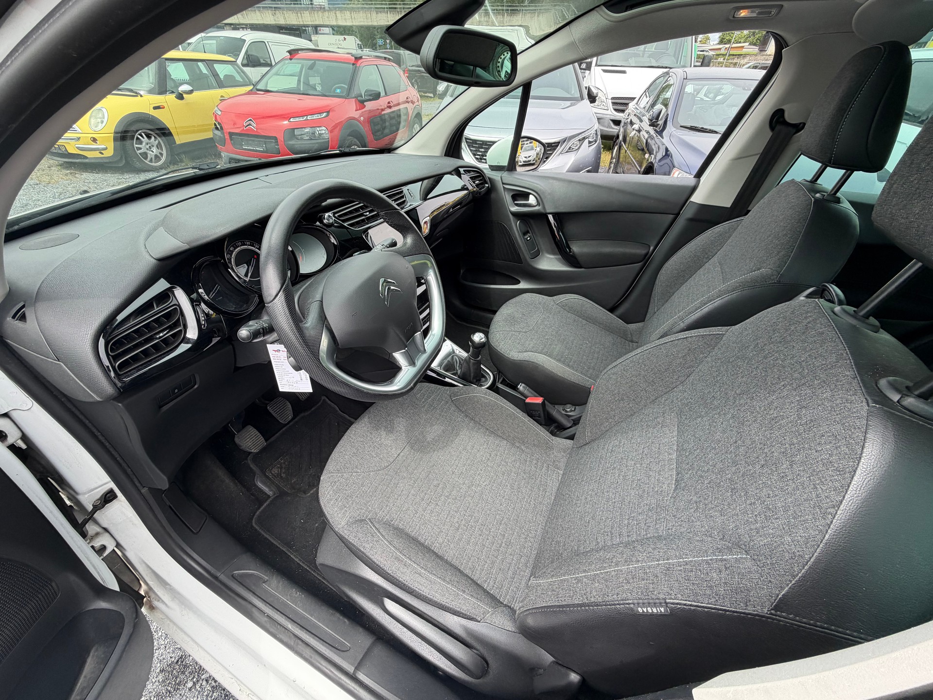 CITROEN C3 1.2i Exclusive-image-10