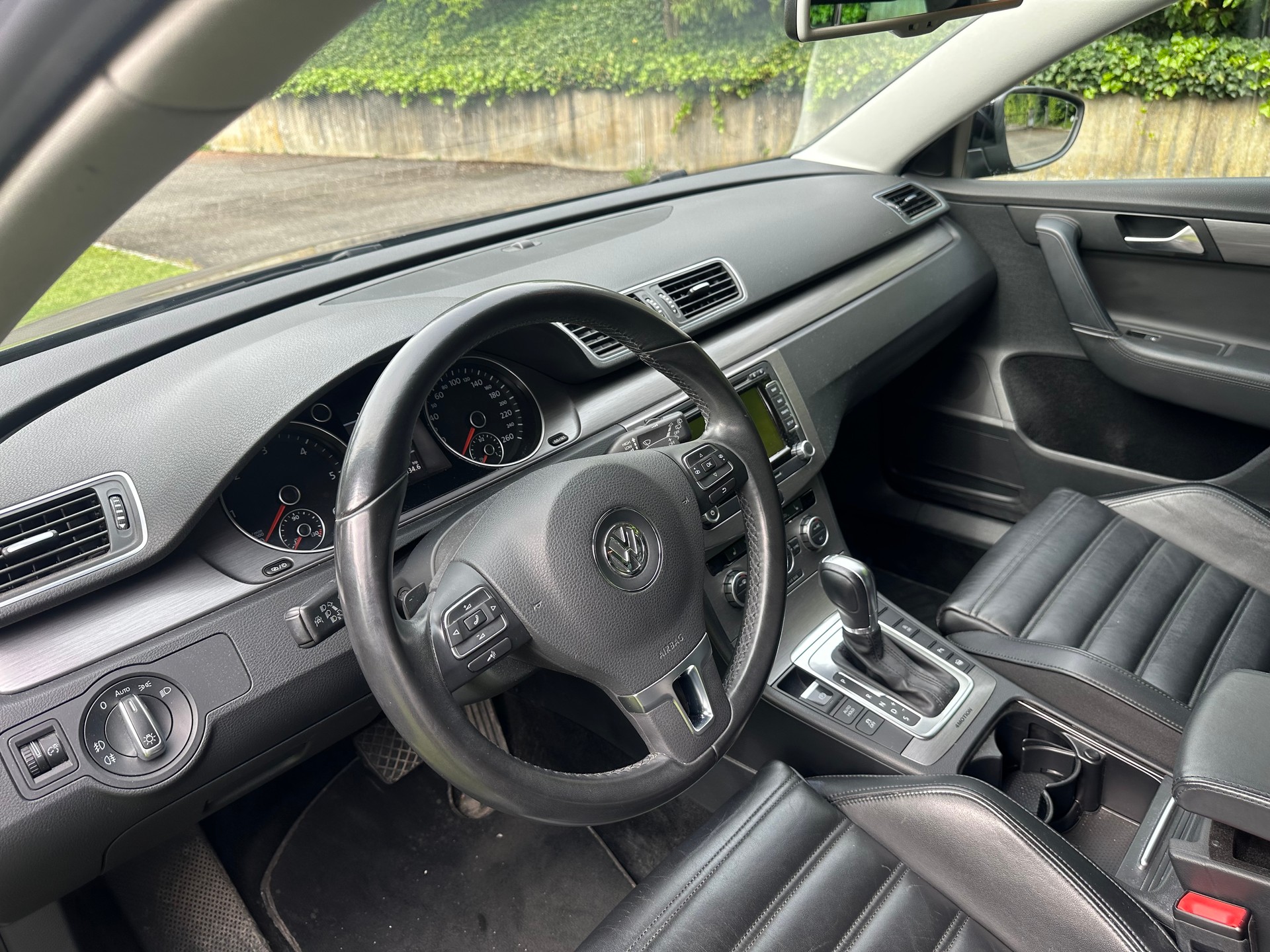 VW Passat Variant 2.0 TDI BMT Design 4M DSG-image-11