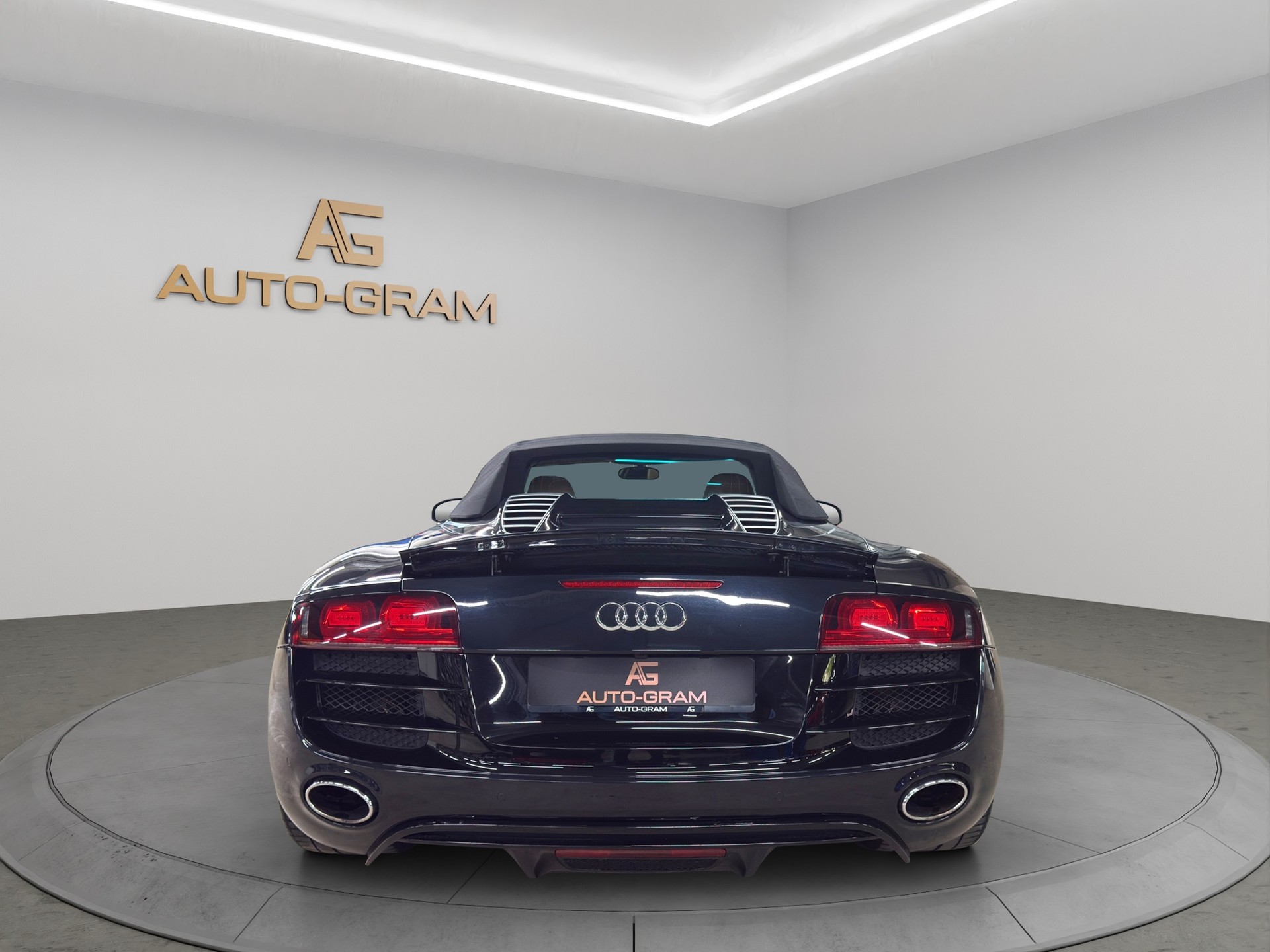 AUDI R8 Spyder 5.2 R-Tronic-showroom-element-3