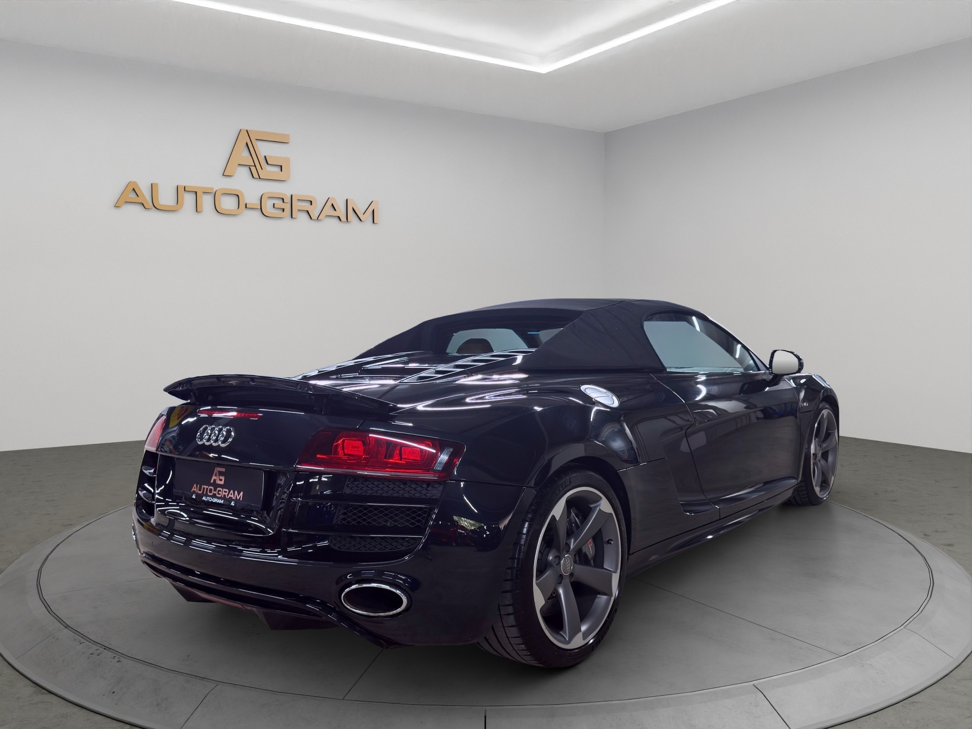 AUDI R8 Spyder 5.2 R-Tronic-image-4