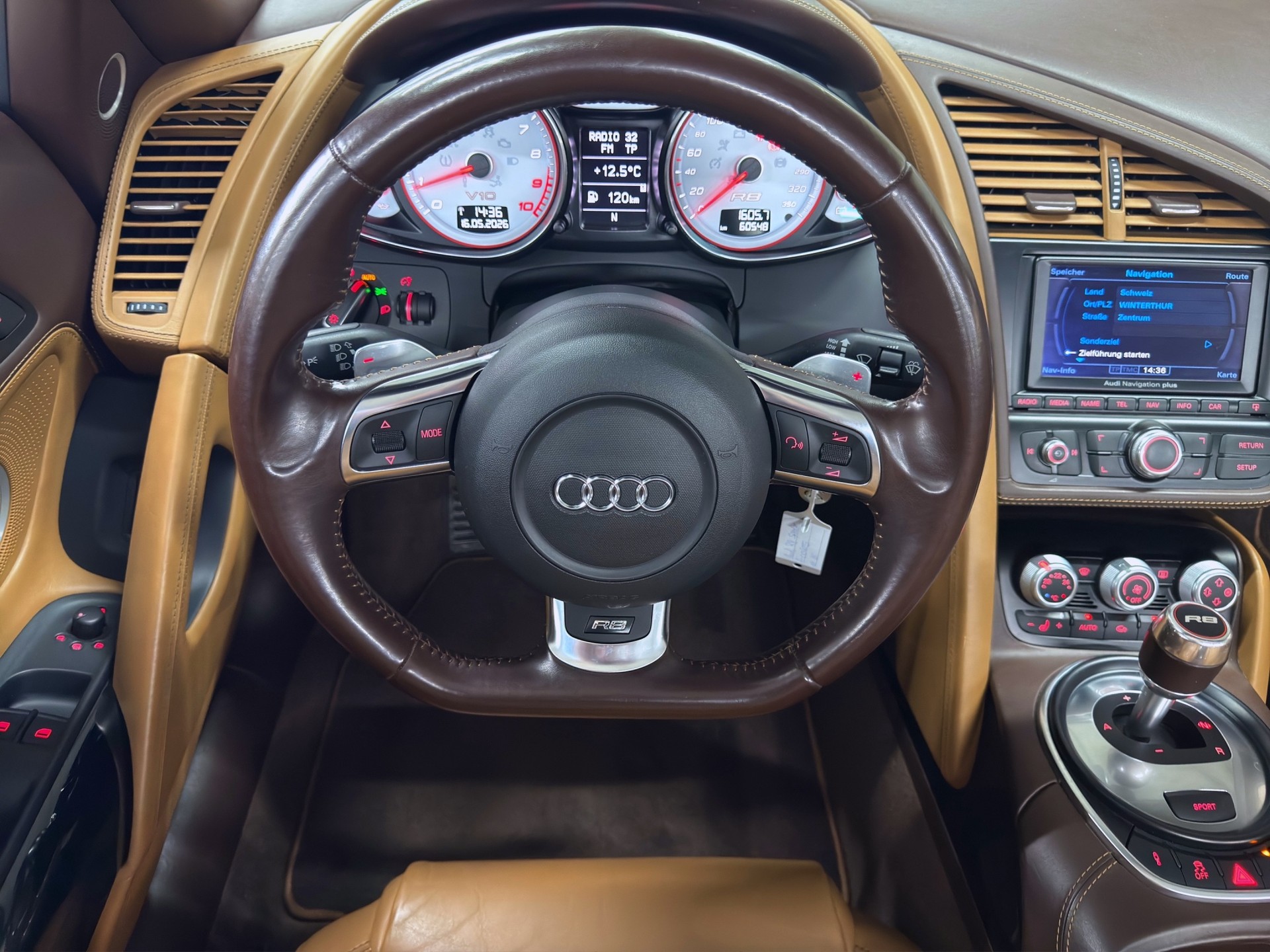 AUDI R8 Spyder 5.2 R-Tronic-image-15