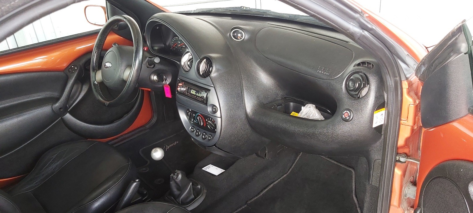 FORD Streetka 1.6 (Luxury)-image-10