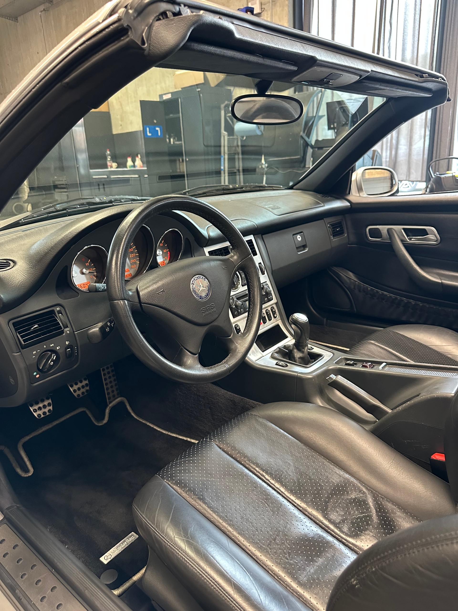 MERCEDES-BENZ SLK 230 Kompressor Special Edition-image-10