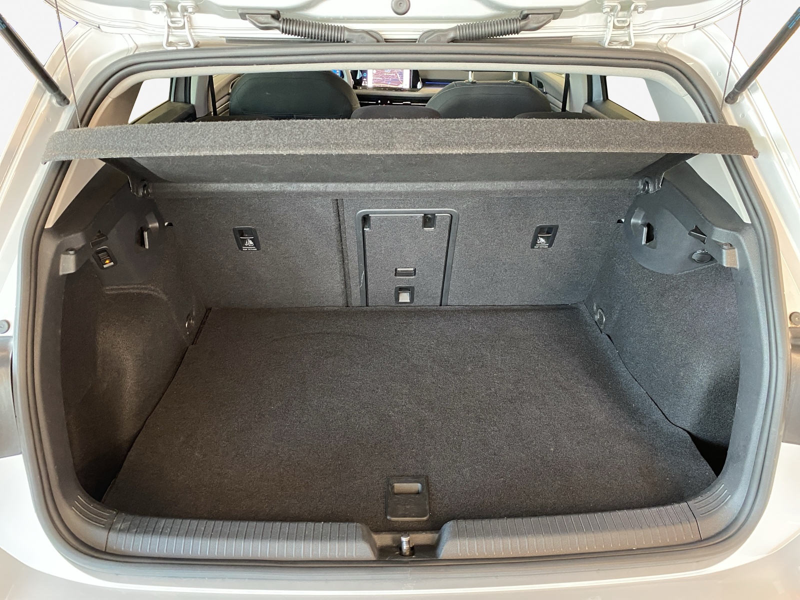 VW Golf 1.4 TSI PHEV Selection-image-12