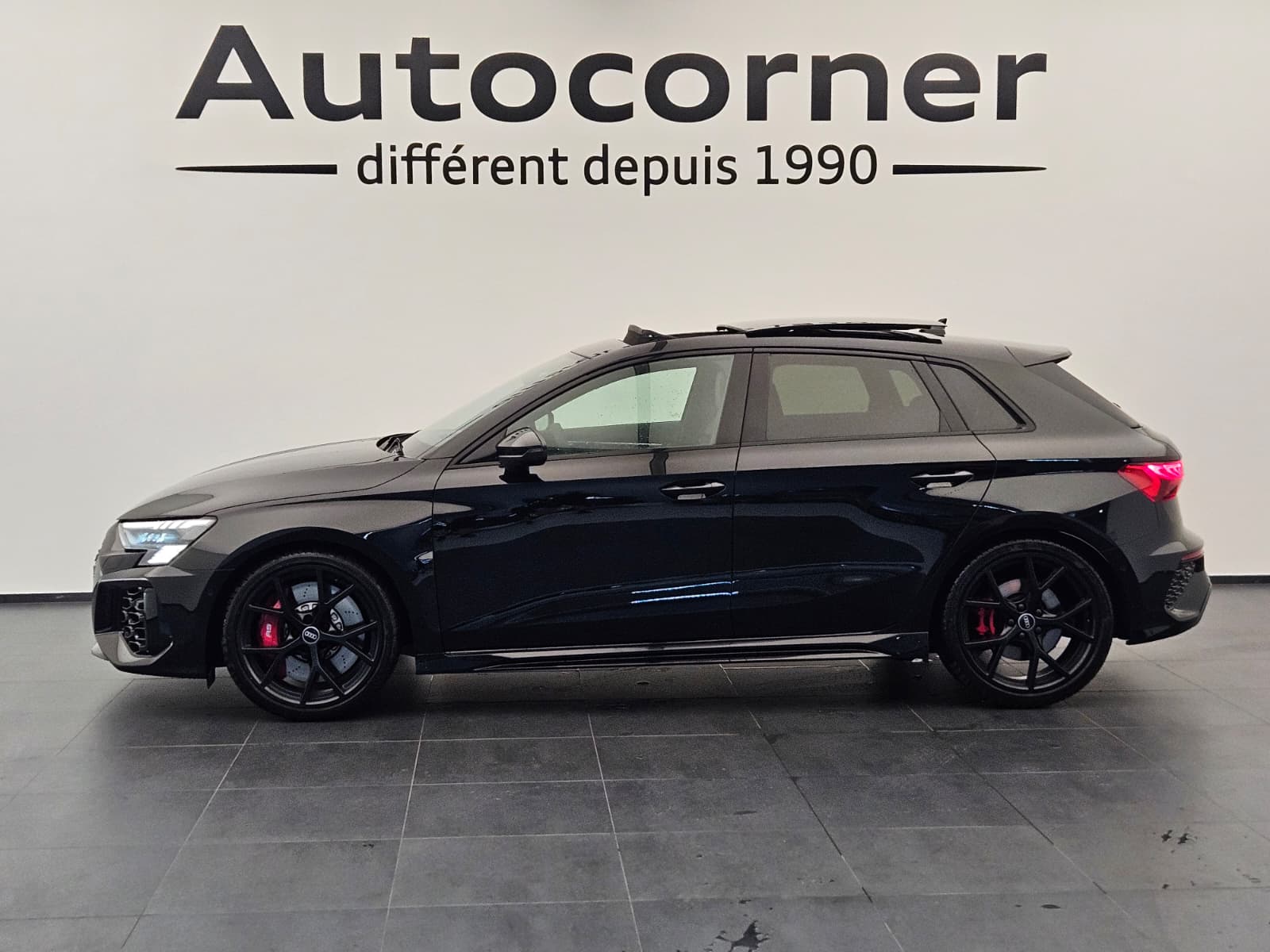AUDI RS3 Sportback 2.5 TSI quattro S-tronic-showroom-element-1