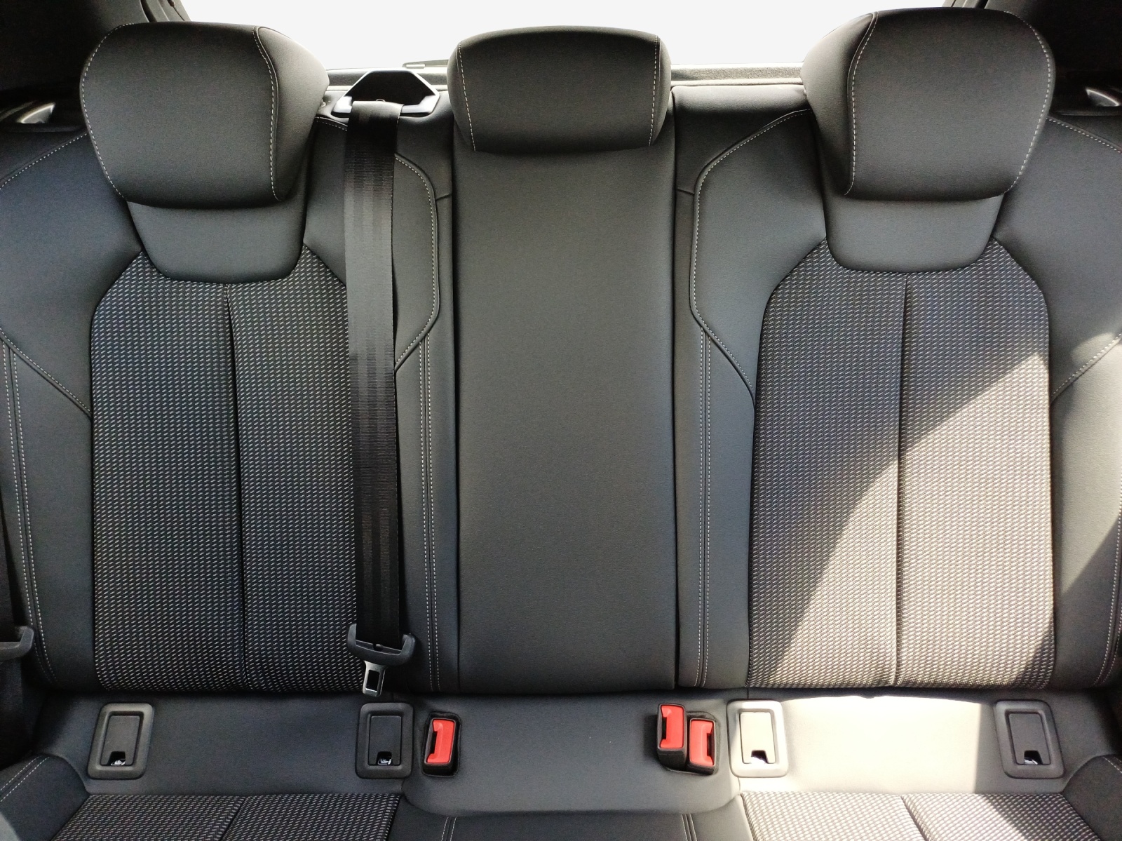 AUDI A1 Sportback 30 TFSI S Line Attraction S-tronic-image-15