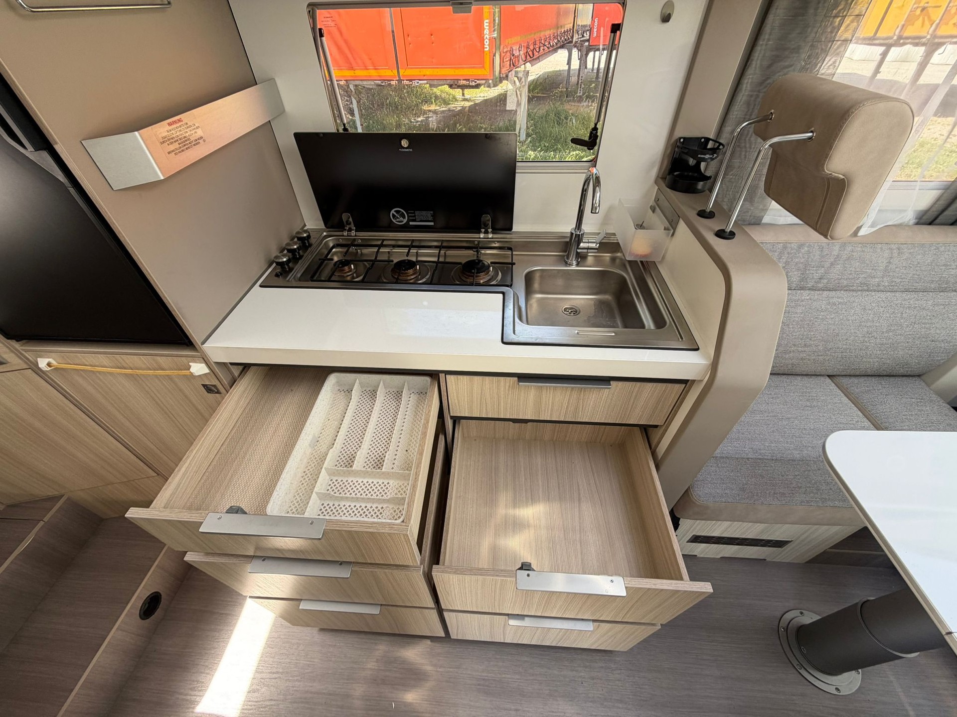 ADRIA Adria Compact Plus DL – 160 PS Automat | Längsbetten | 24M Garantie | Face-to-Face-image-14