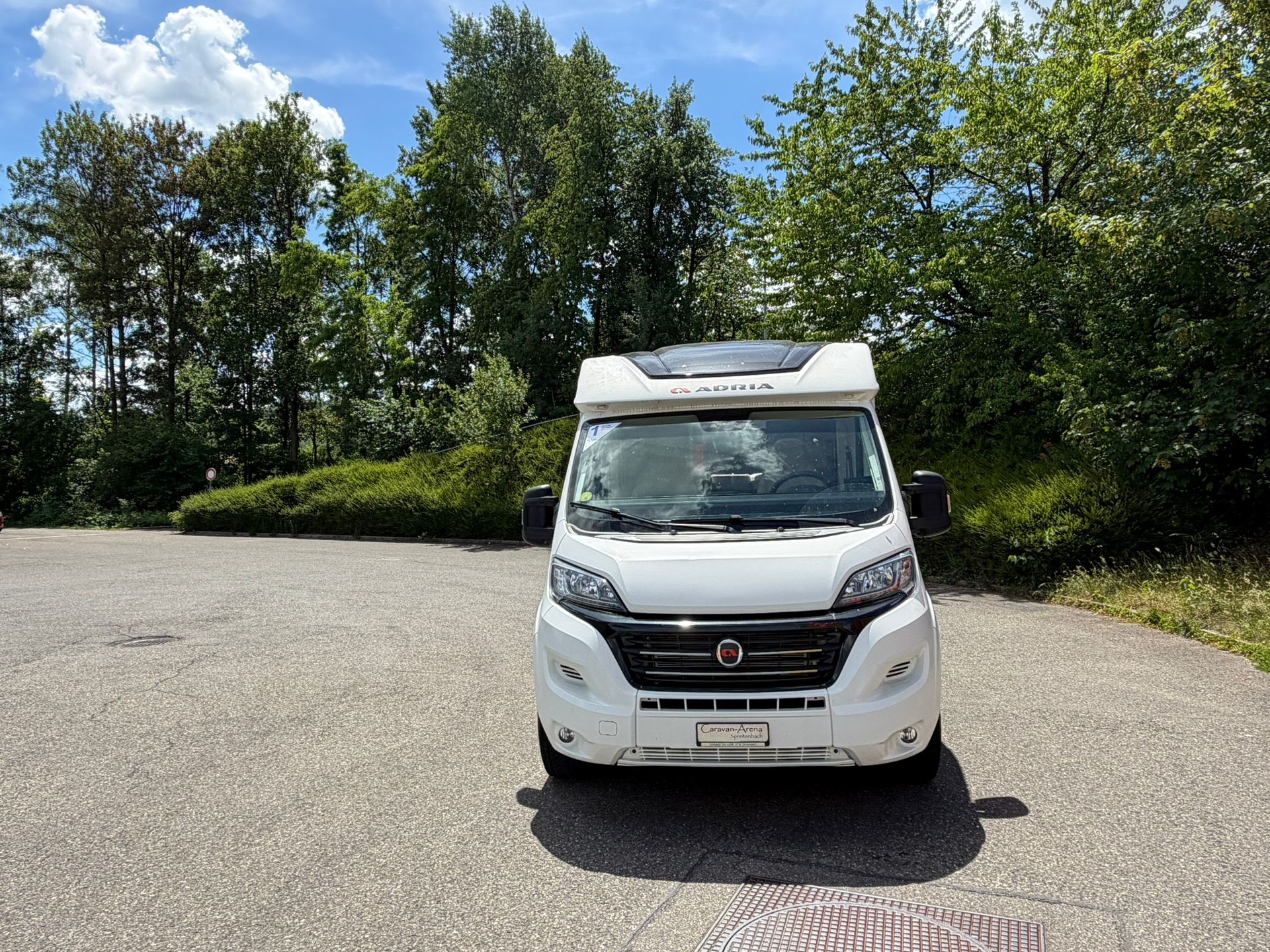 ADRIA Adria Compact Plus DL – 160 PS Automat | Längsbetten | 24M Garantie | Face-to-Face