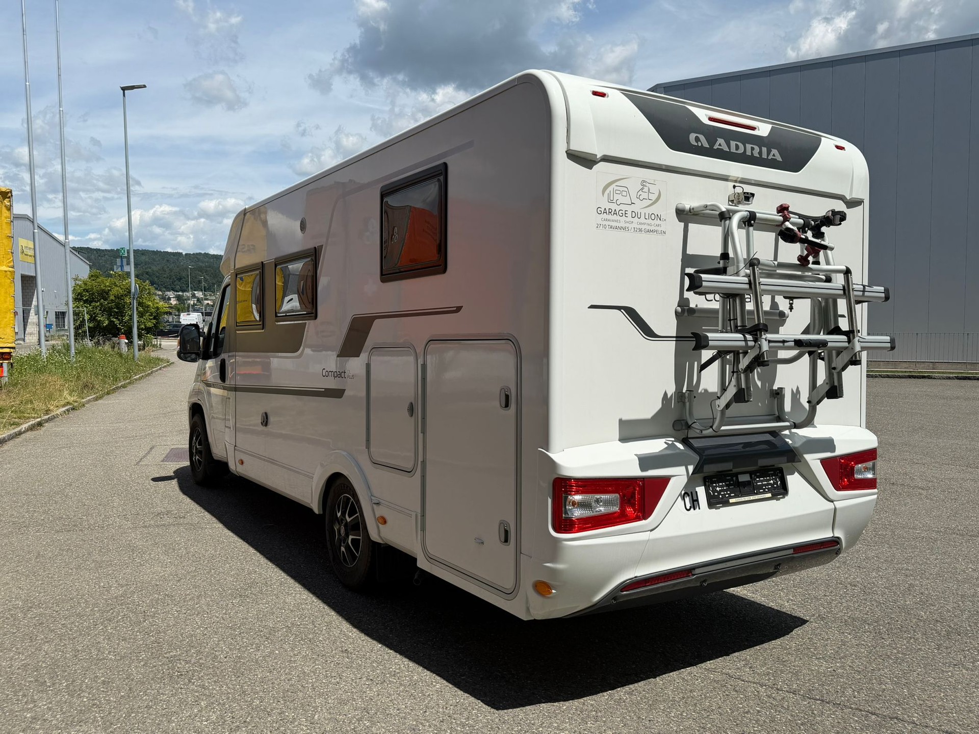 ADRIA Adria Compact Plus DL – 160 PS Automat | Längsbetten | 24M Garantie | Face-to-Face-showroom-element-3