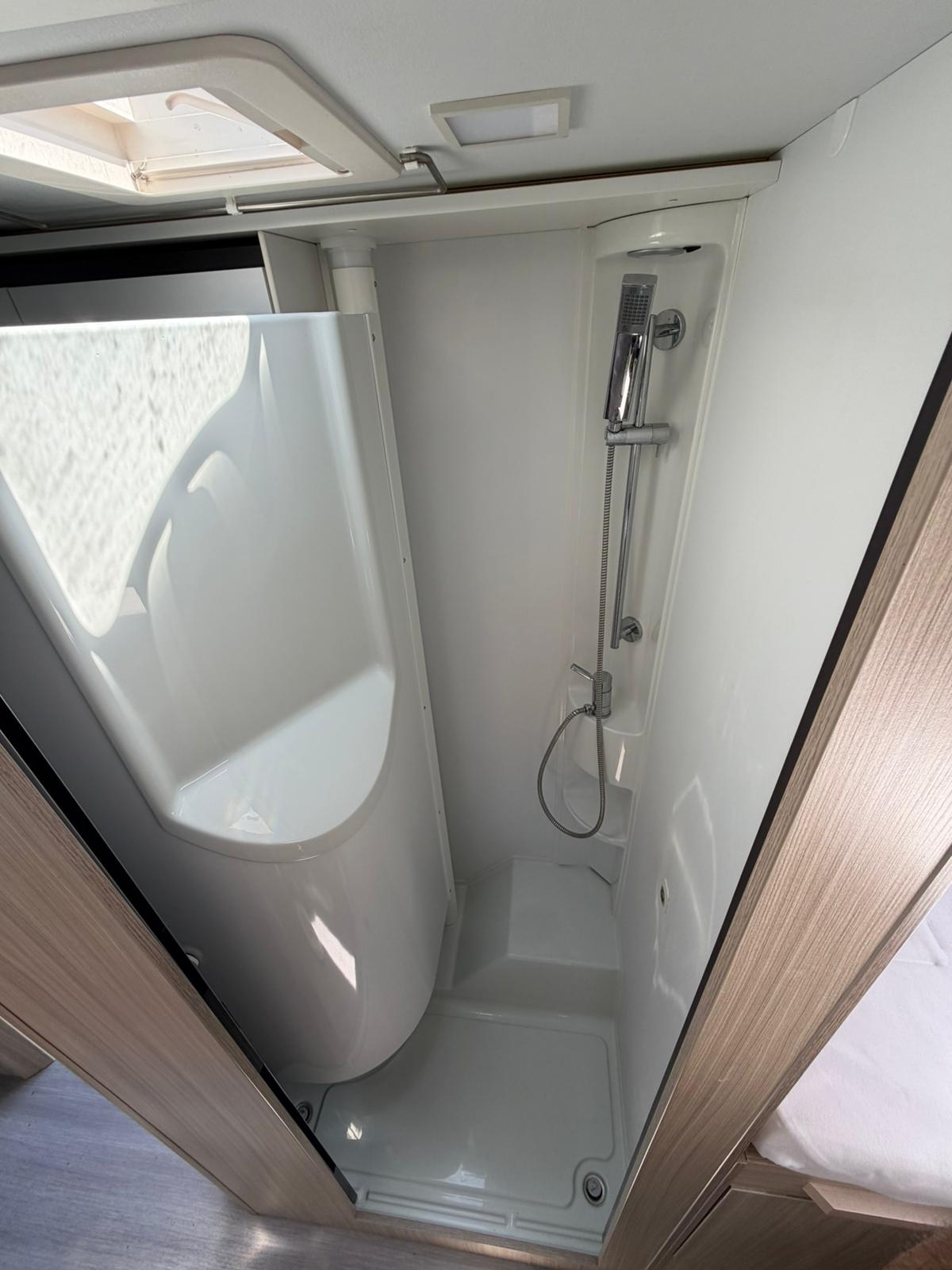 ADRIA Adria Compact Plus DL – 160 PS Automat | Längsbetten | 24M Garantie | Face-to-Face-image-19