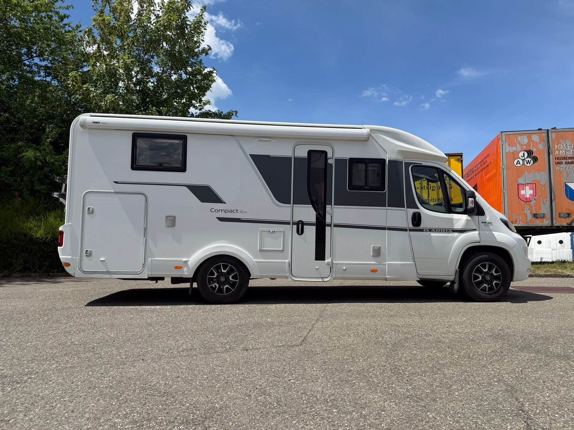ADRIA Adria Compact Plus DL – 160 PS Automat | Längsbetten | 24M Garantie | Face-to-Face-image-6