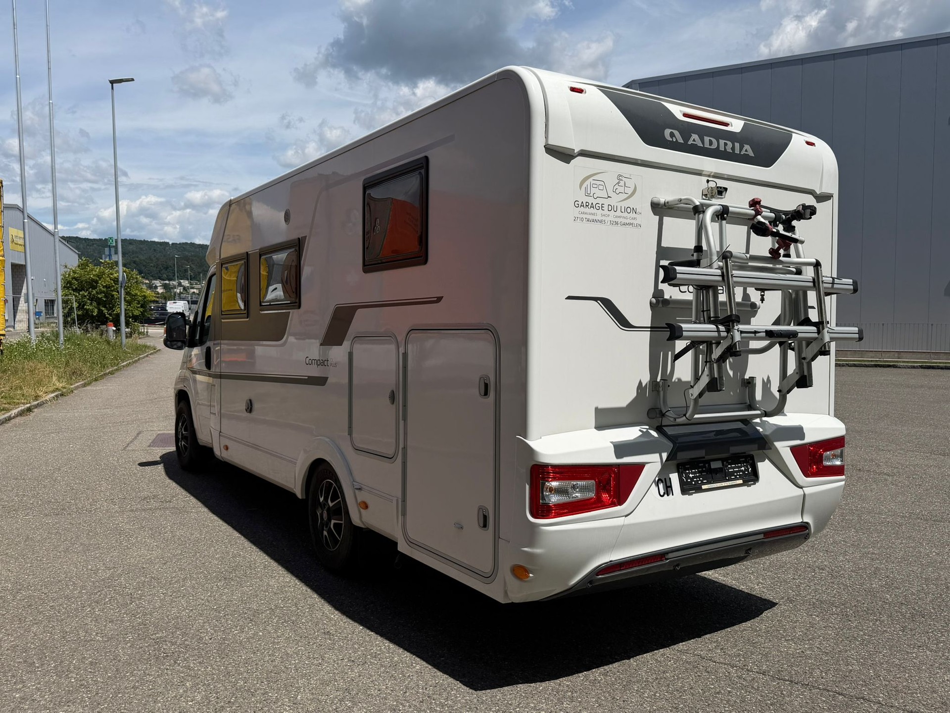 ADRIA Adria Compact Plus DL – 160 PS Automat | Längsbetten | 24M Garantie | Face-to-Face-showroom-element-2